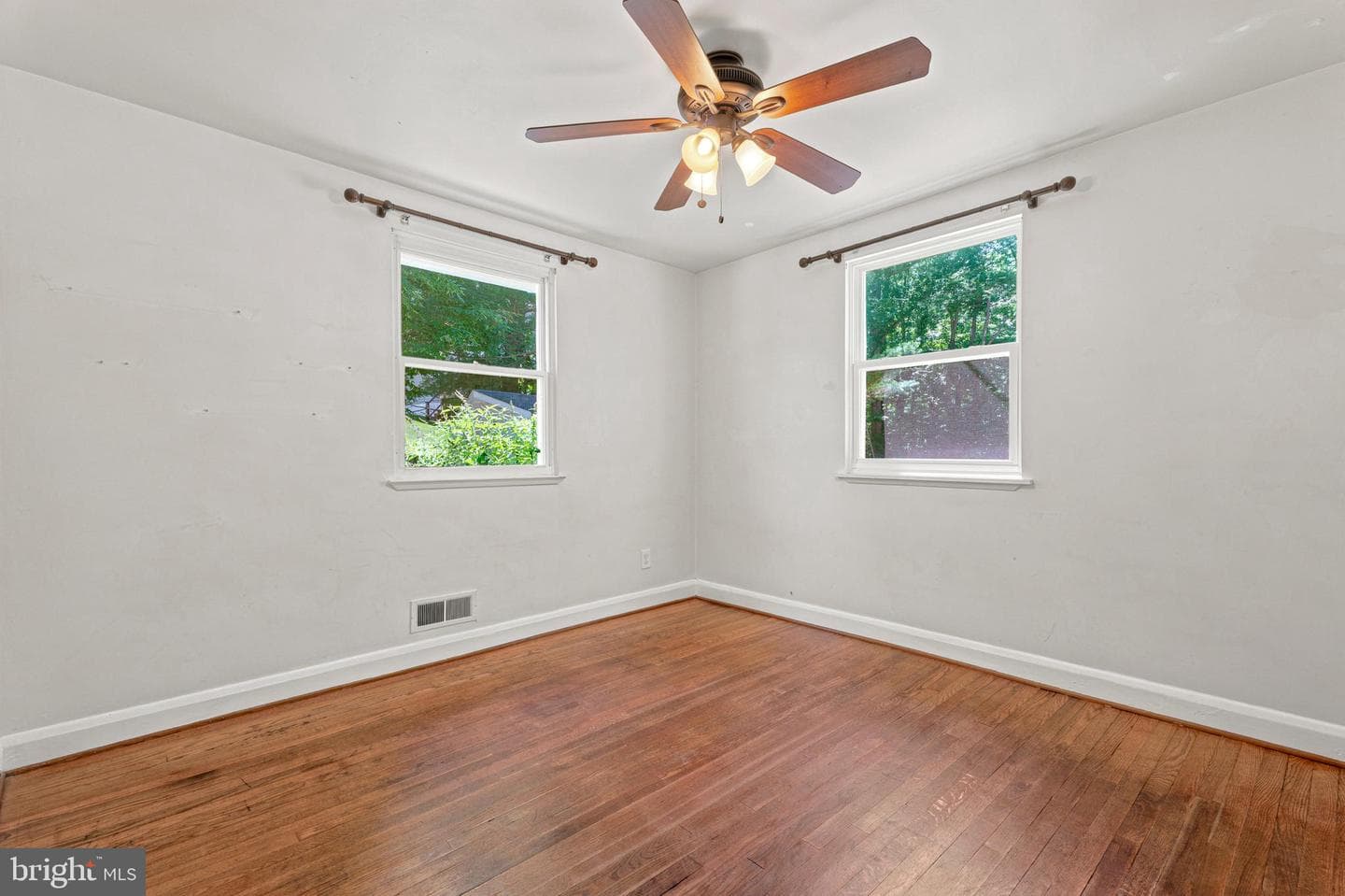 9945 Hilltop Drive photo 20