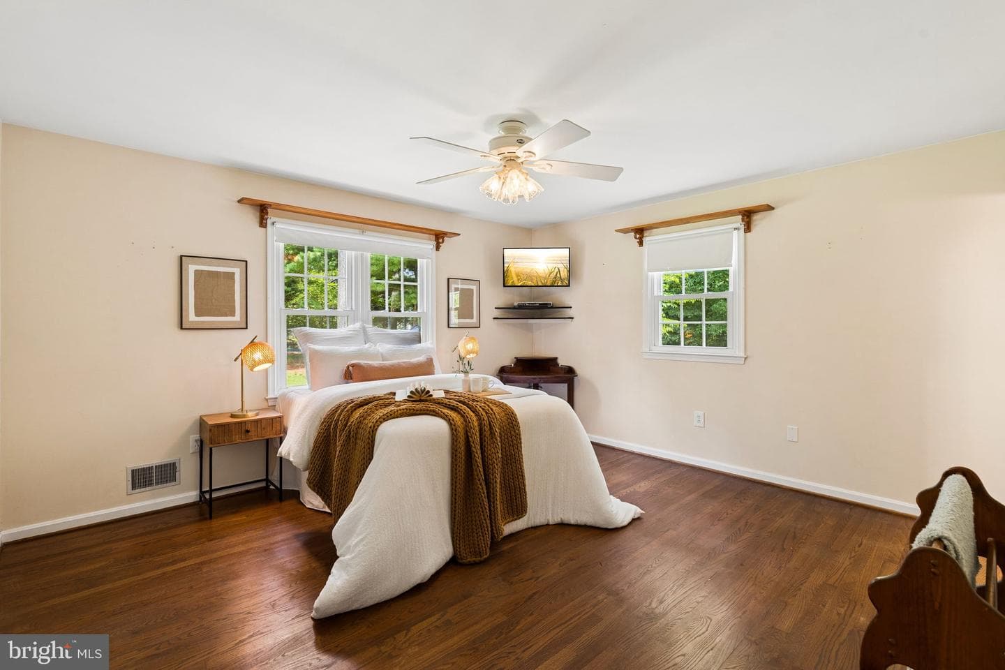 16010 Falls Road photo 23