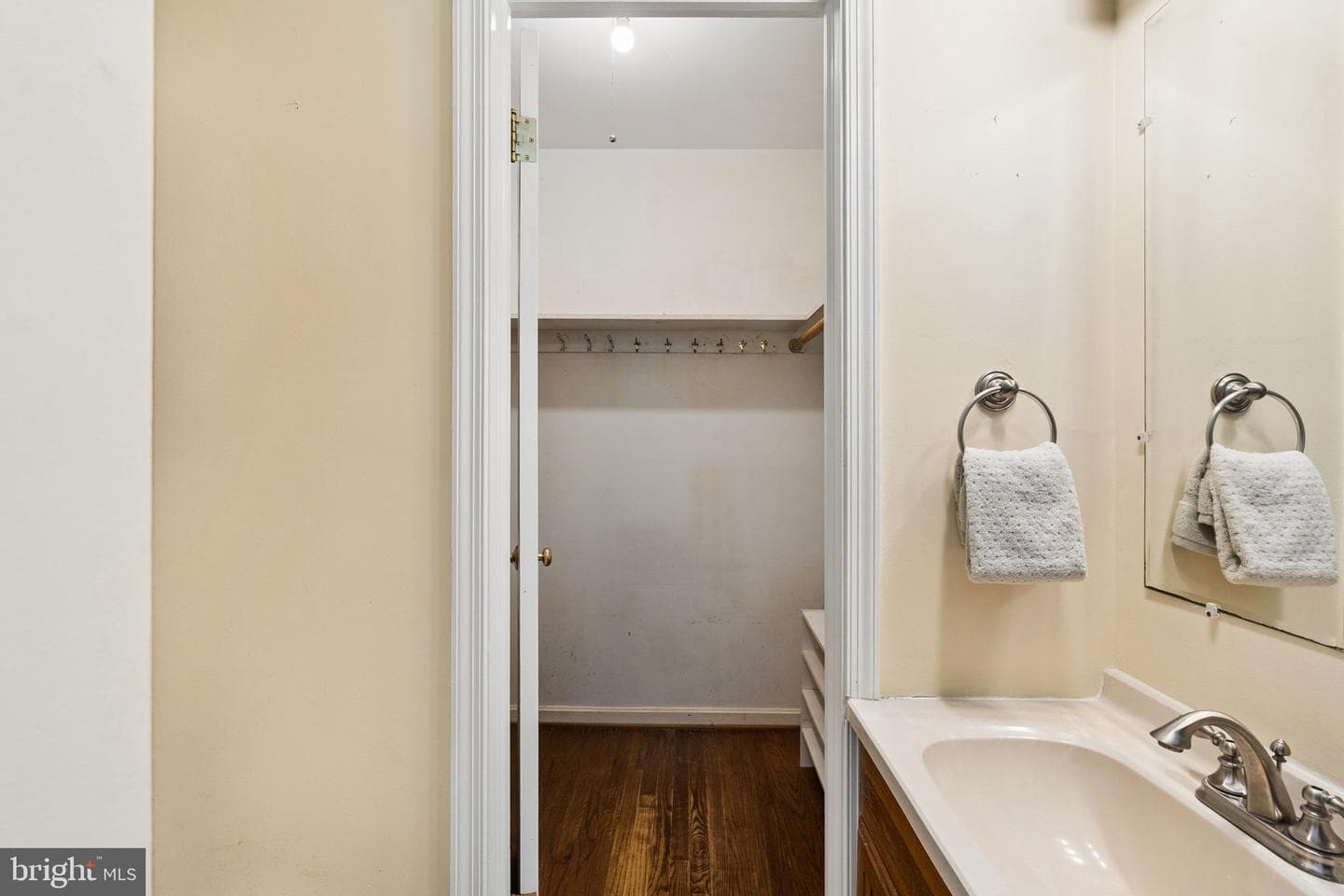 16010 Falls Road photo 29