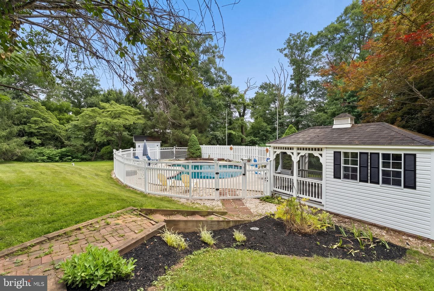16010 Falls Road photo 72