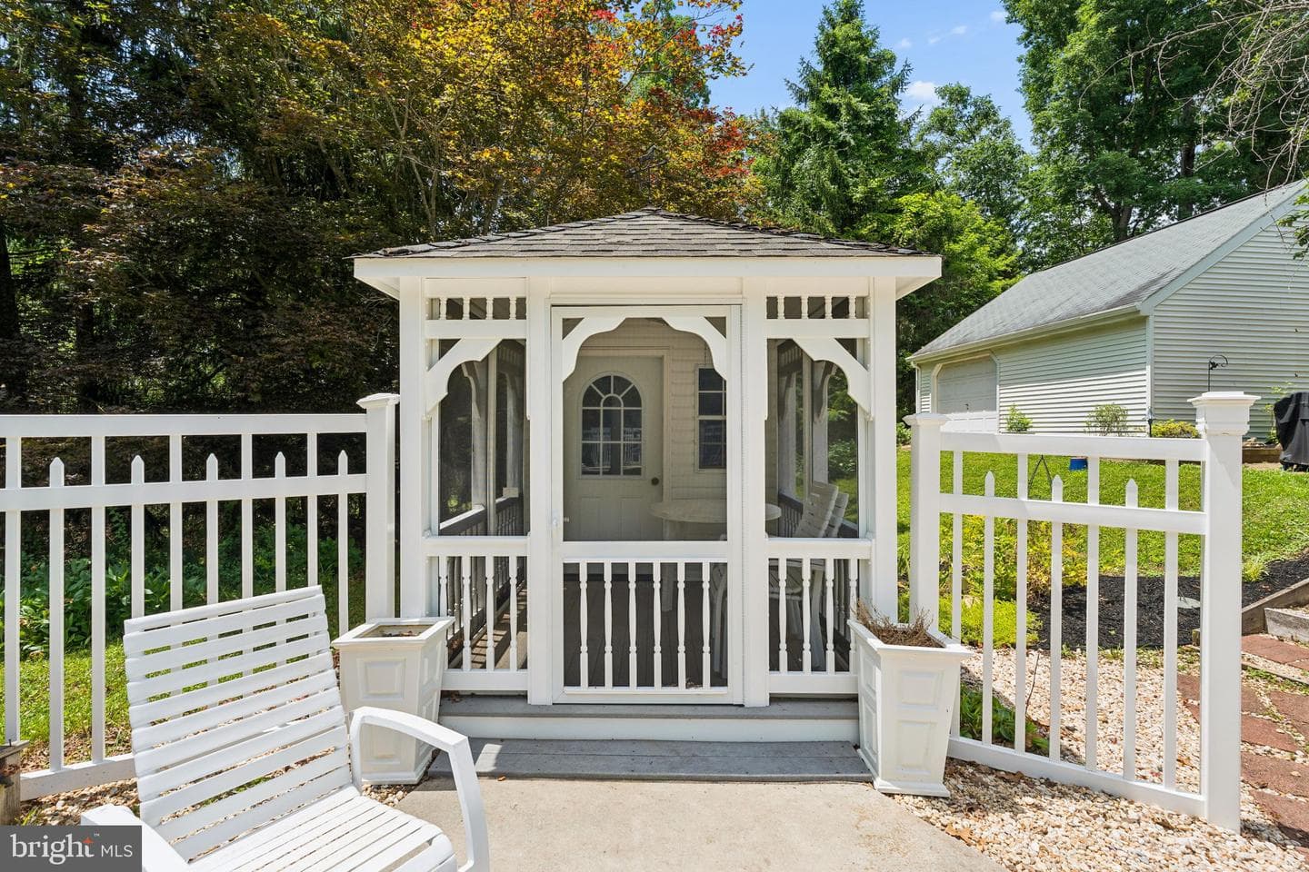 16010 Falls Road photo 74