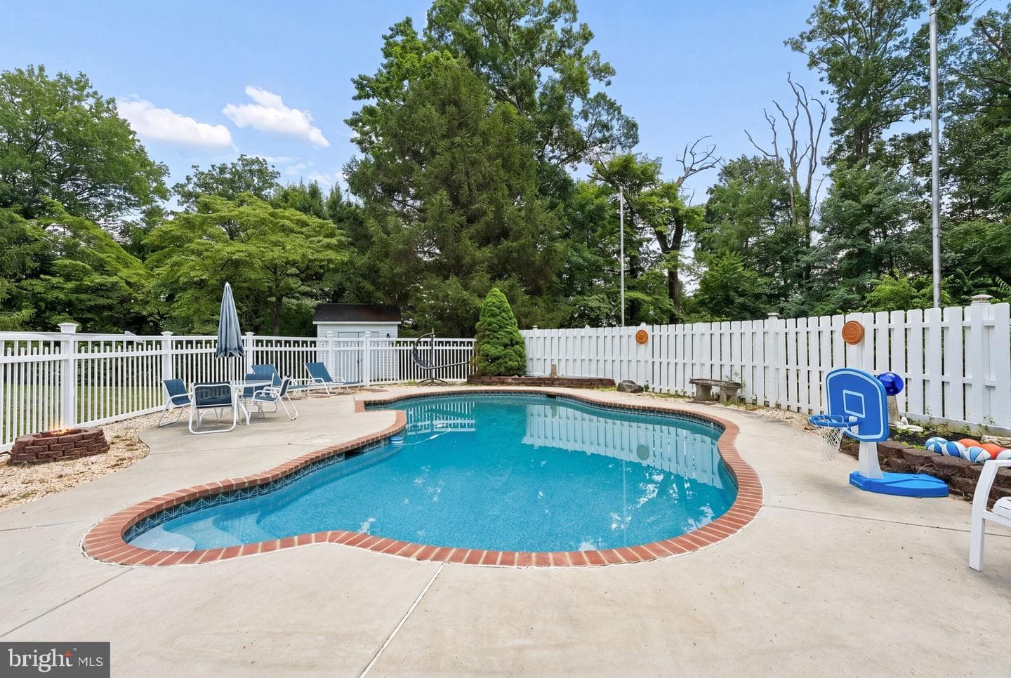 16010 Falls Road photo 77
