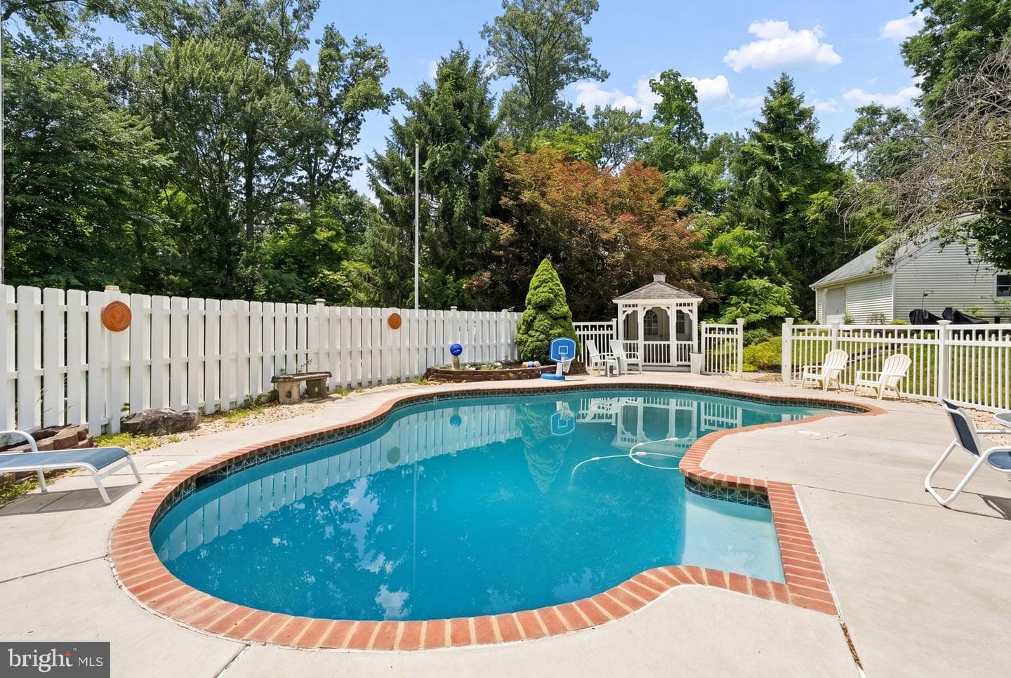 16010 Falls Road photo 80