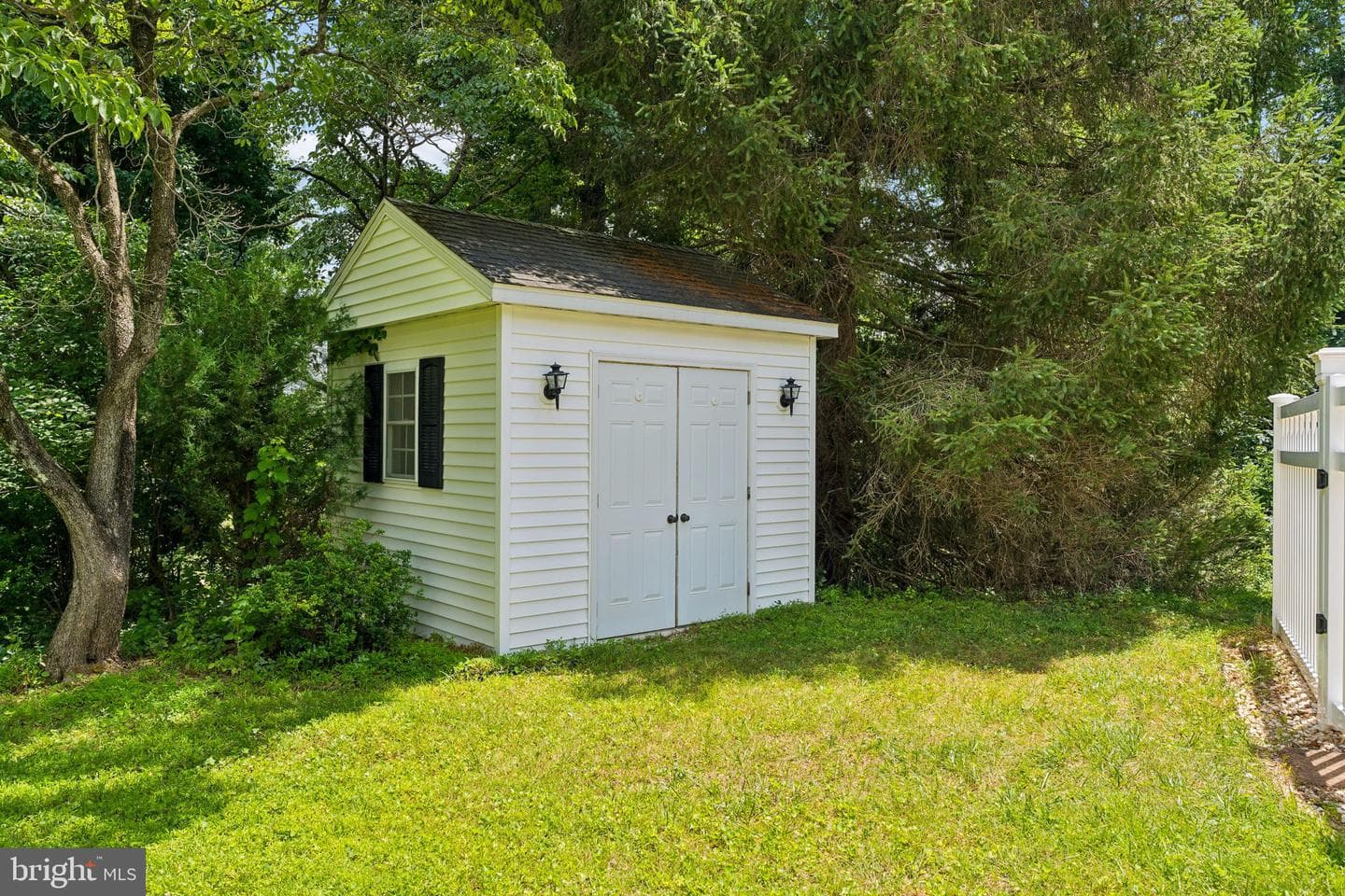 16010 Falls Road photo 83