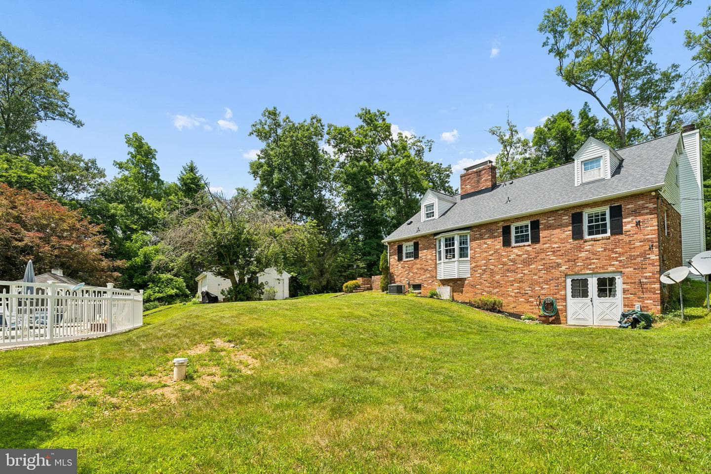 16010 Falls Road photo 85