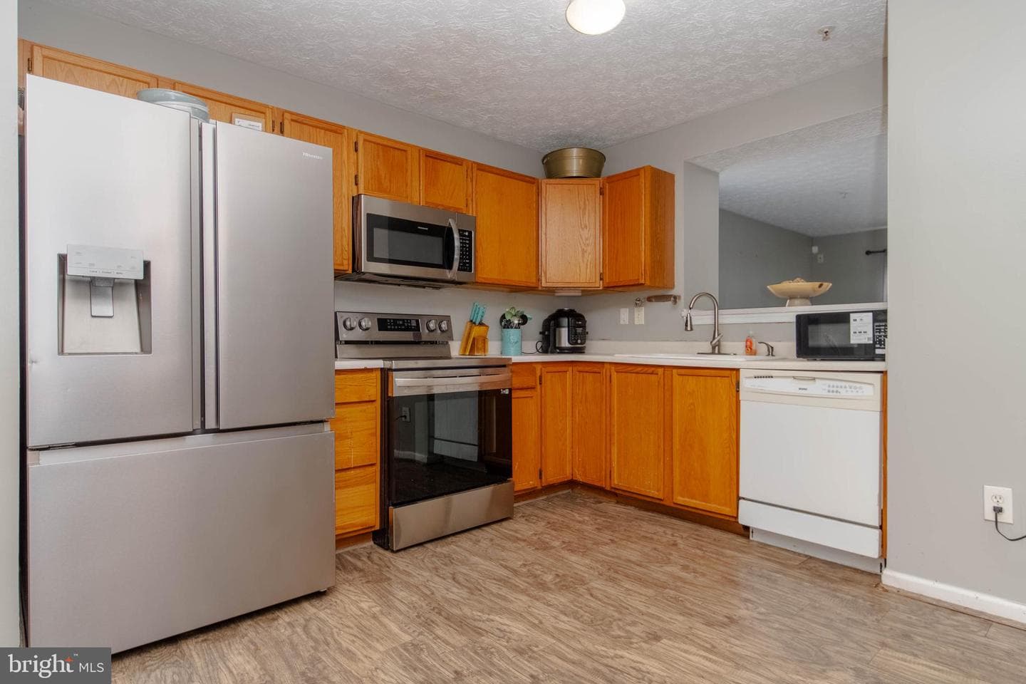 2021 Hackberry Road photo 8