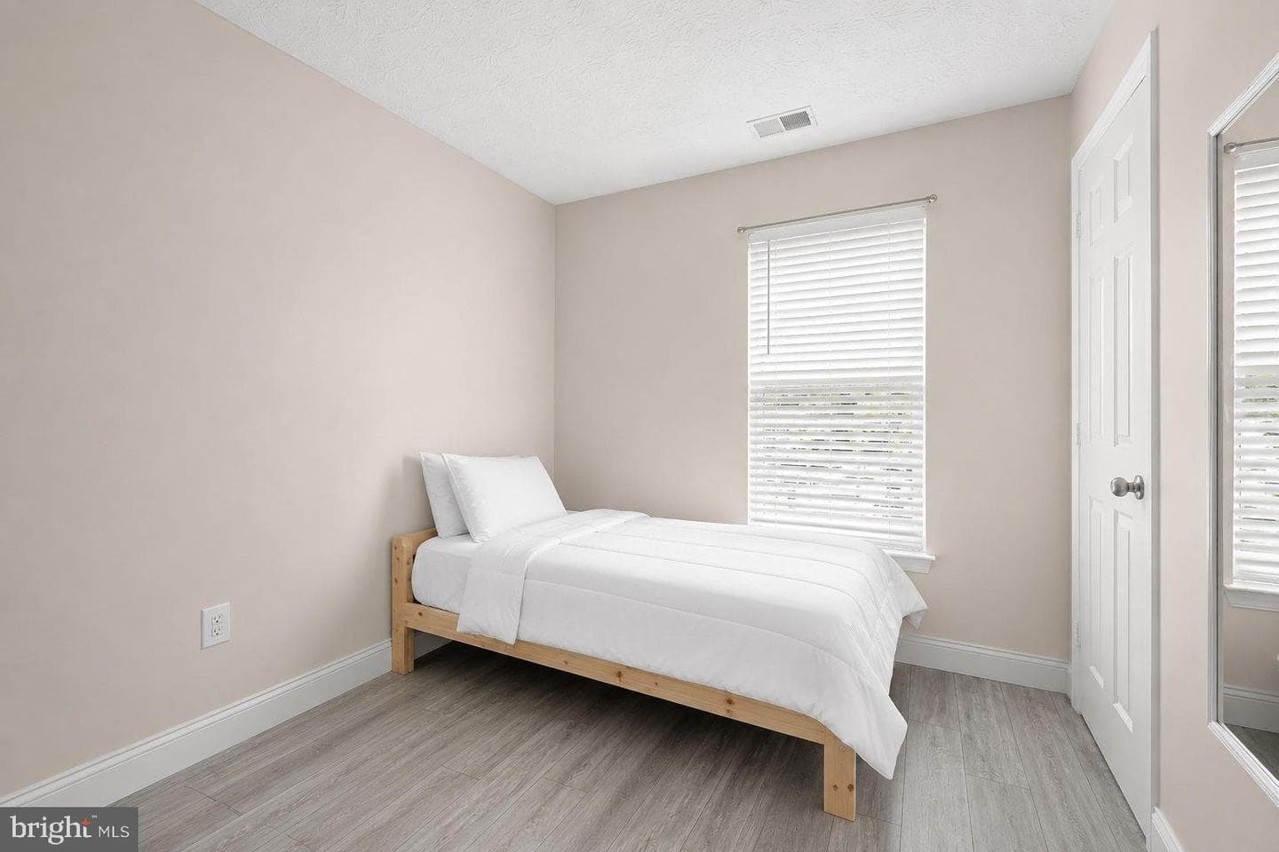 9831 Bayline Circle photo 17