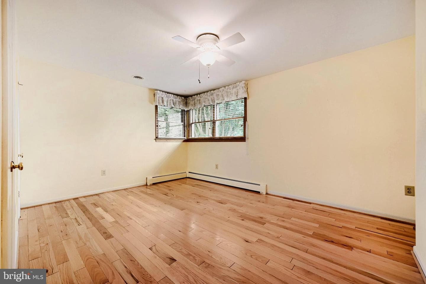 6926 Birdwood Avenue photo 11