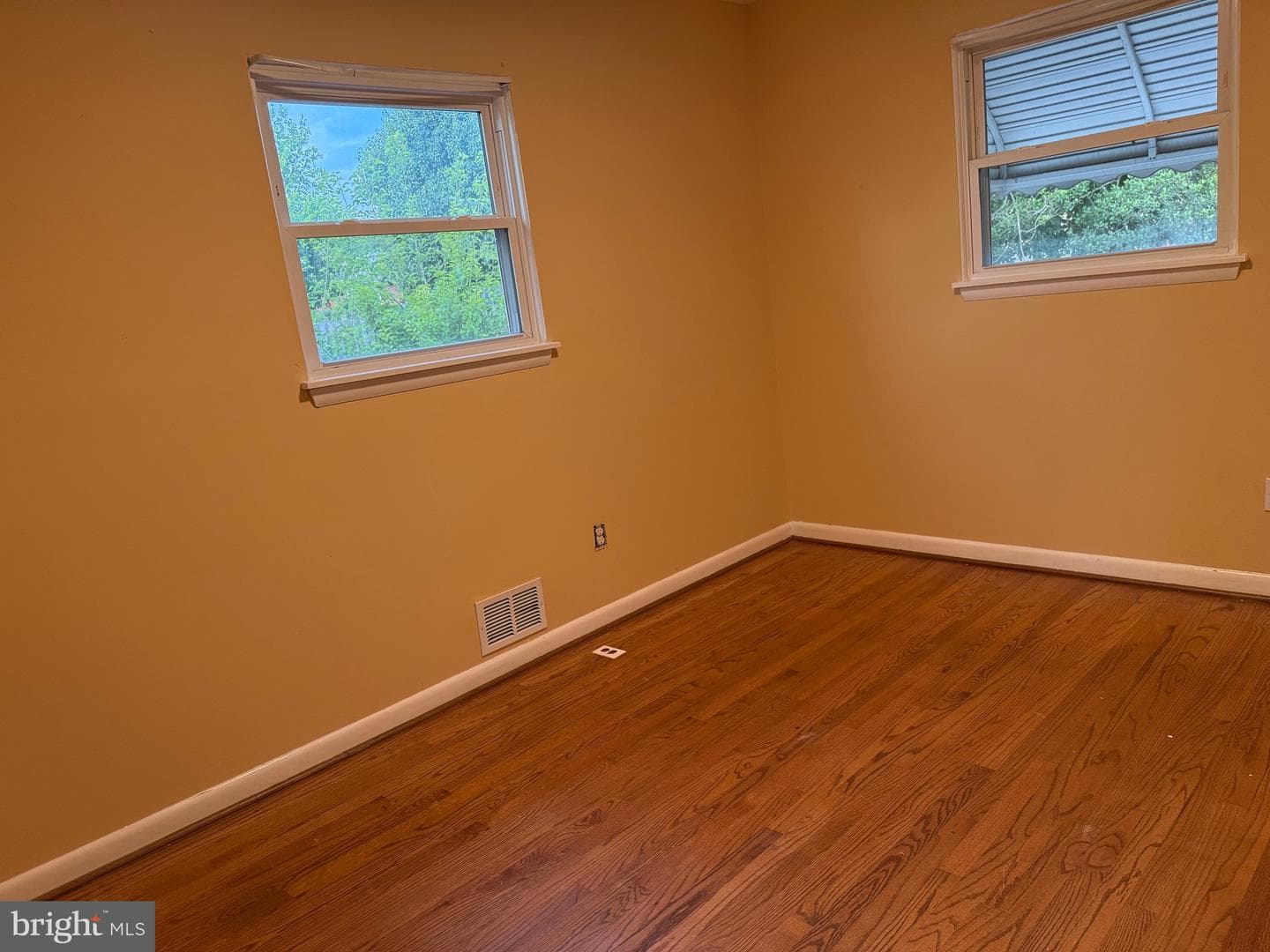1127 Daniels Avenue photo 18