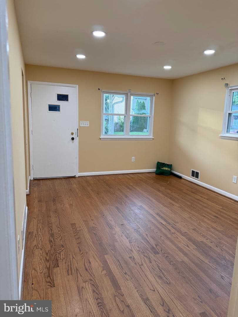 1127 Daniels Avenue photo 4