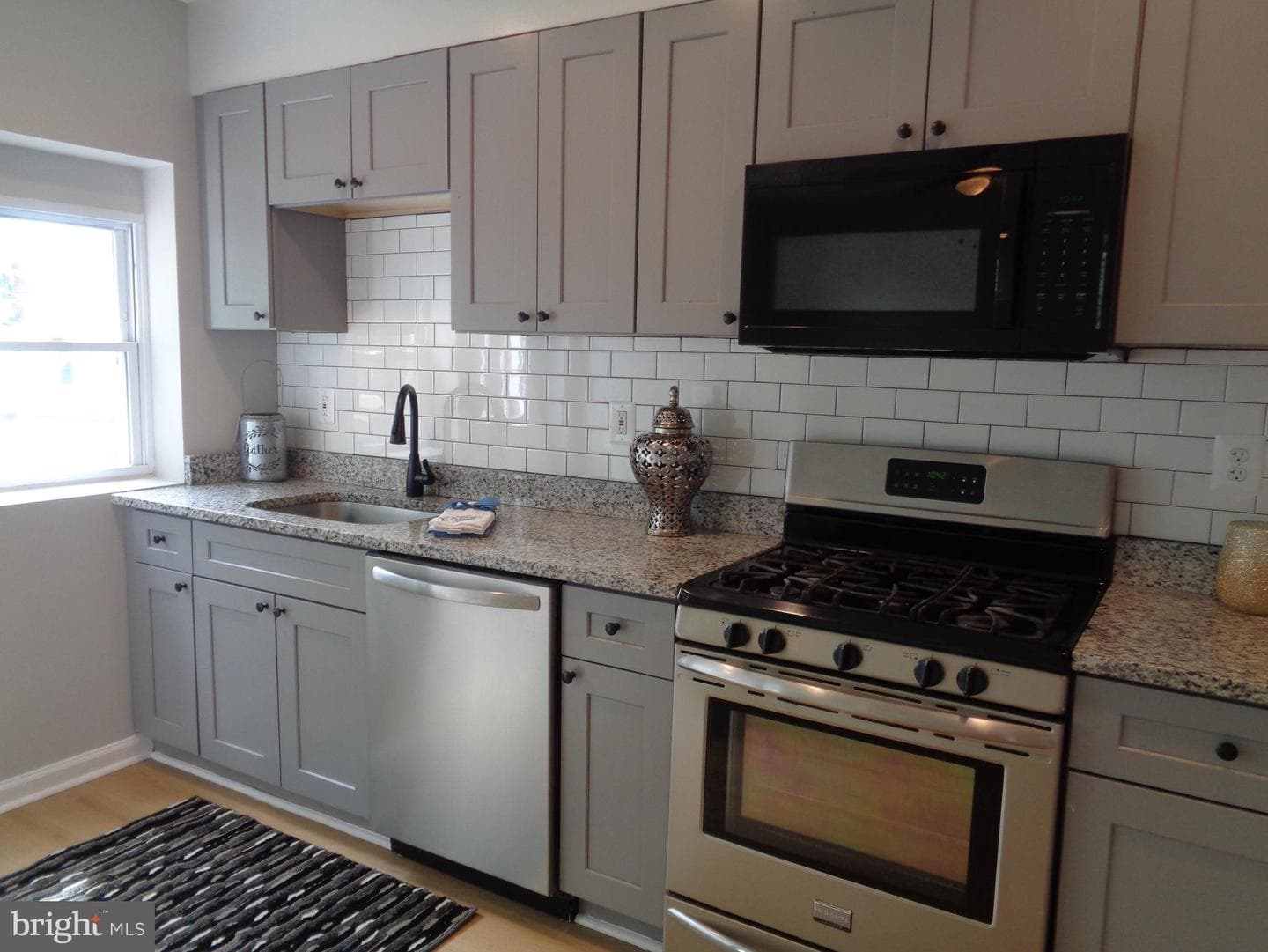 2965 Yorkway photo 3