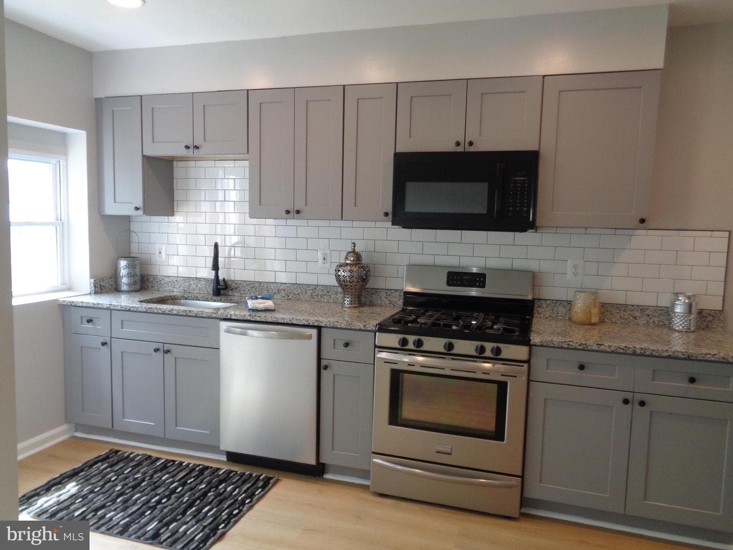 2965 Yorkway photo 4