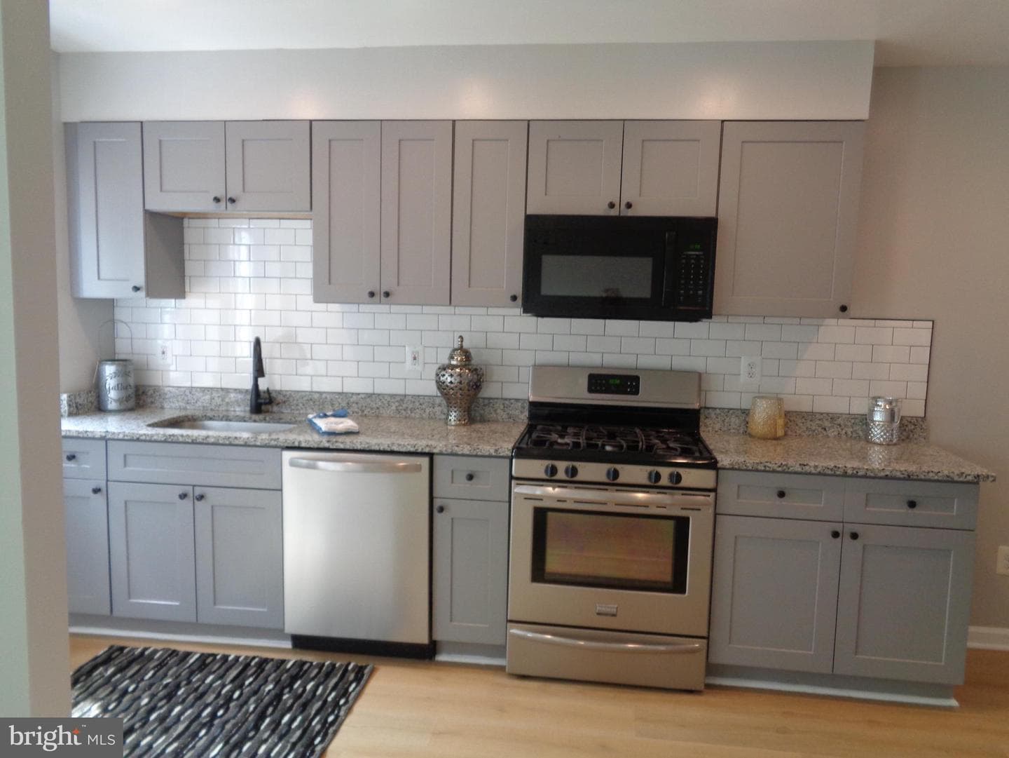 2965 Yorkway photo 5