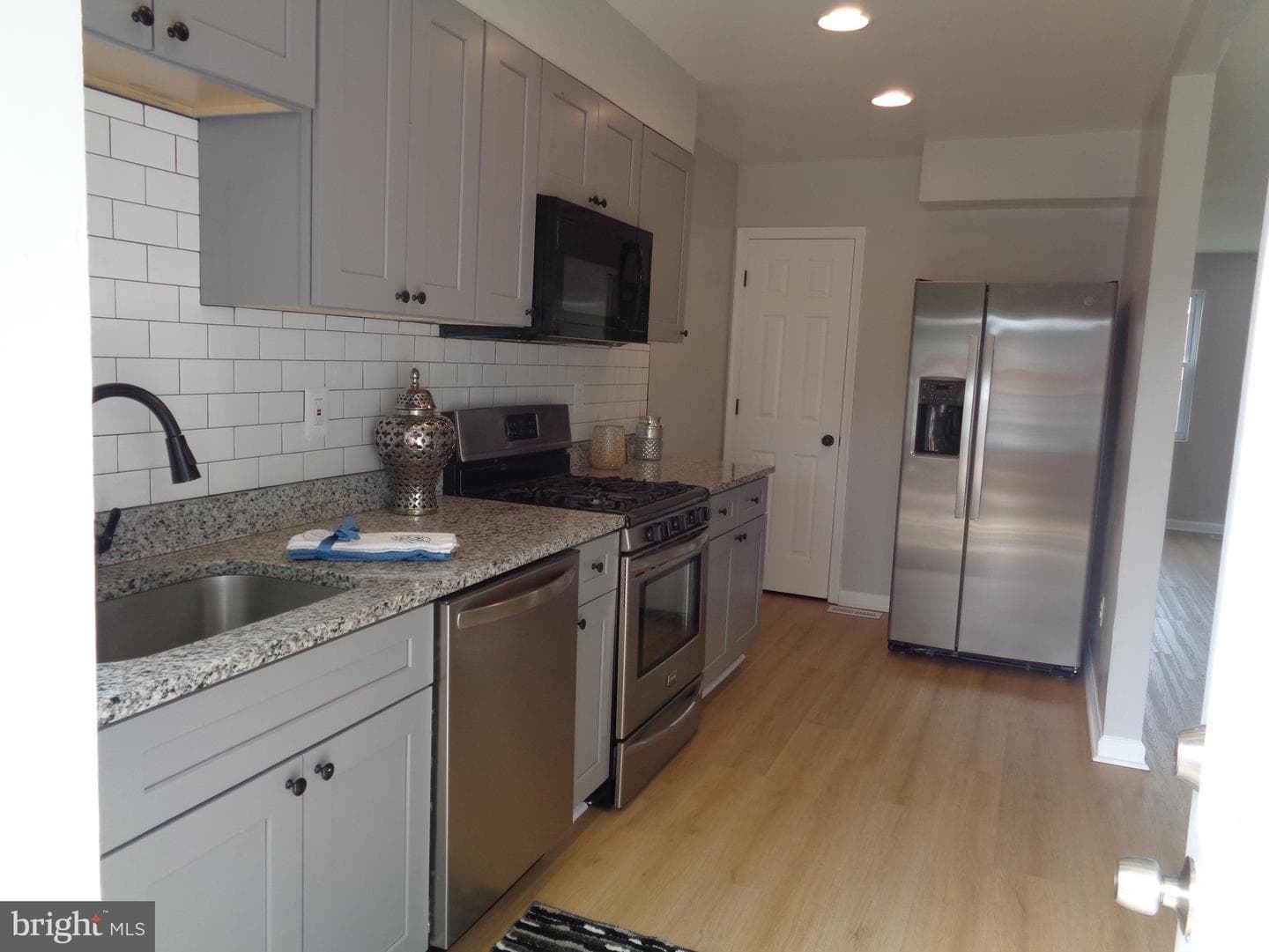 2965 Yorkway photo 8