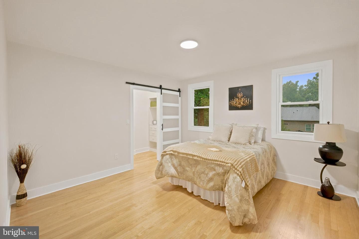 700 Hilton Avenue photo 9