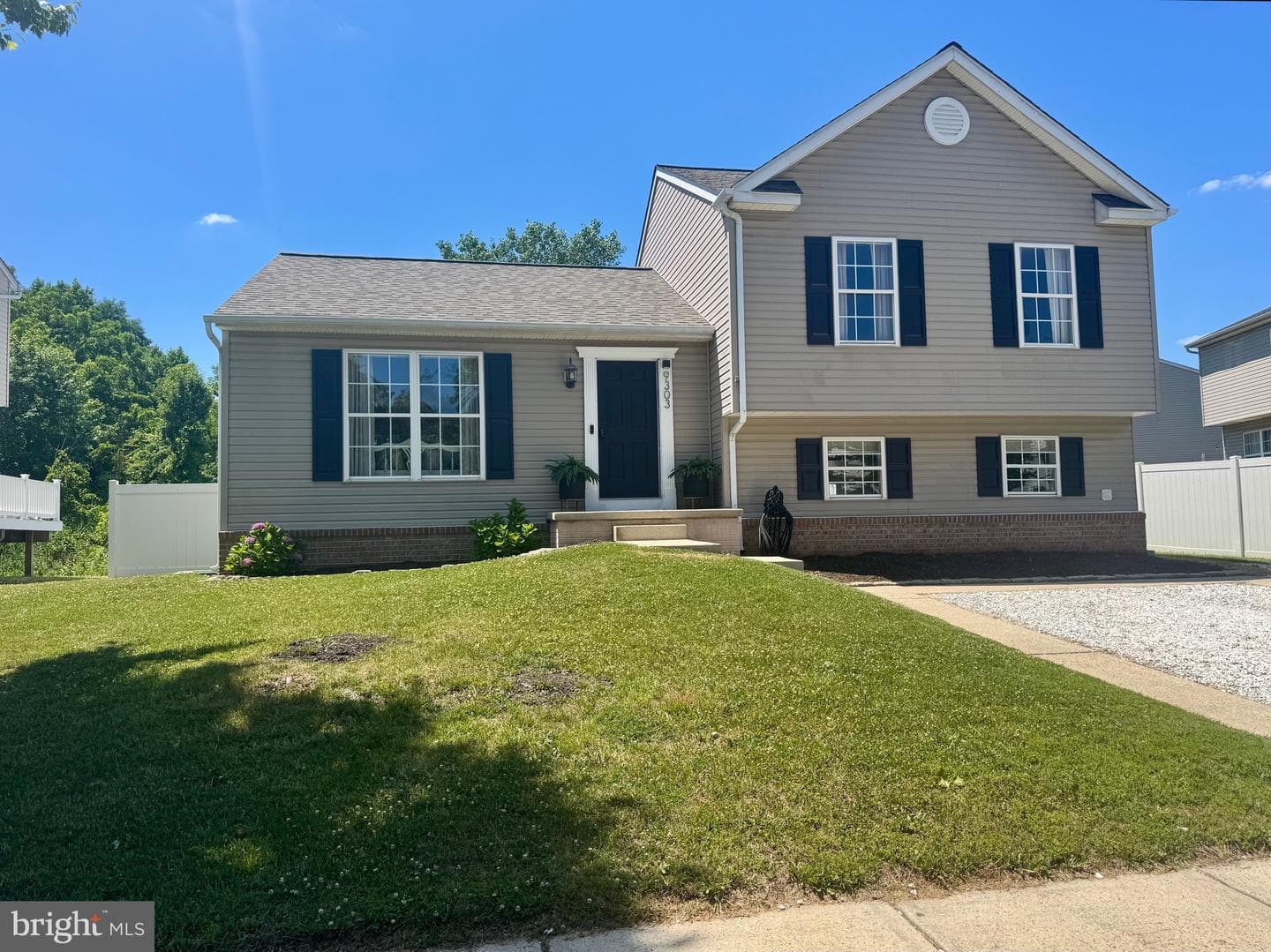 9303 Sea Horse Court photo 2