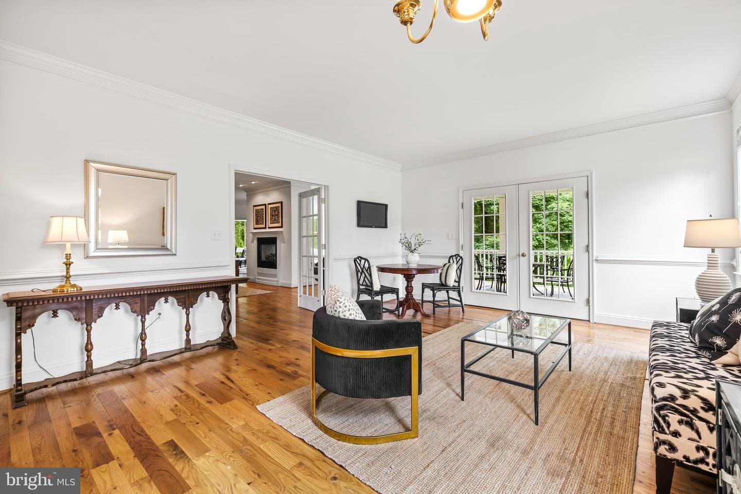 543 Allegheny Avenue photo 30