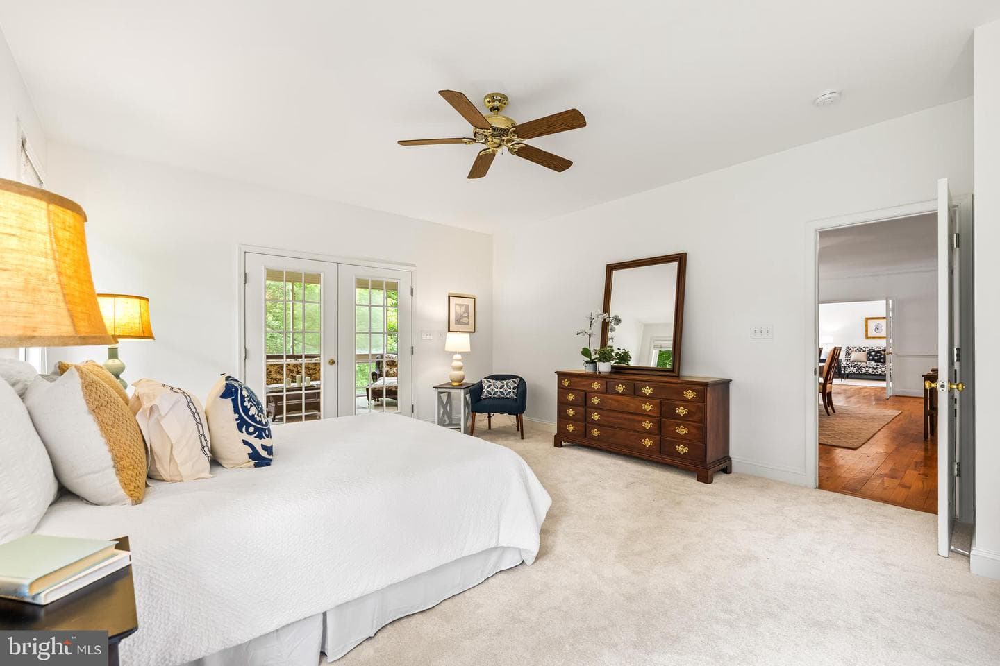 543 Allegheny Avenue photo 44