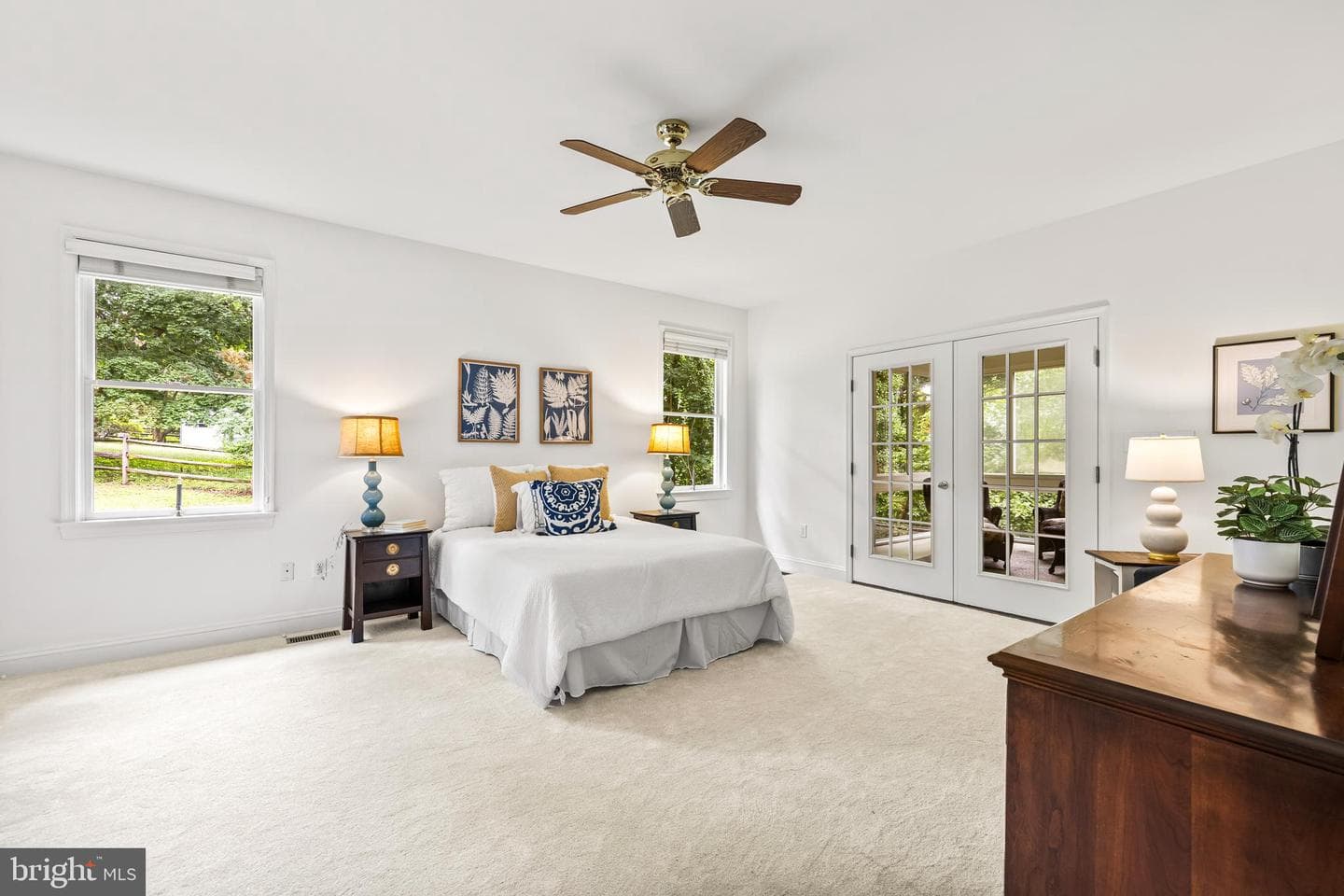 543 Allegheny Avenue photo 45