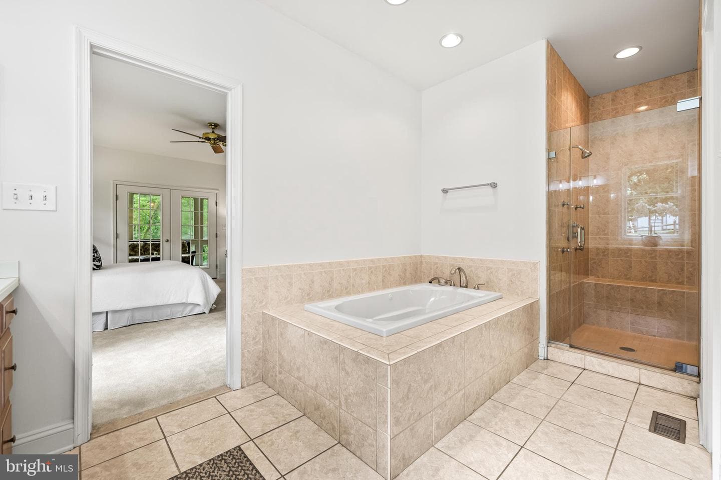 543 Allegheny Avenue photo 52