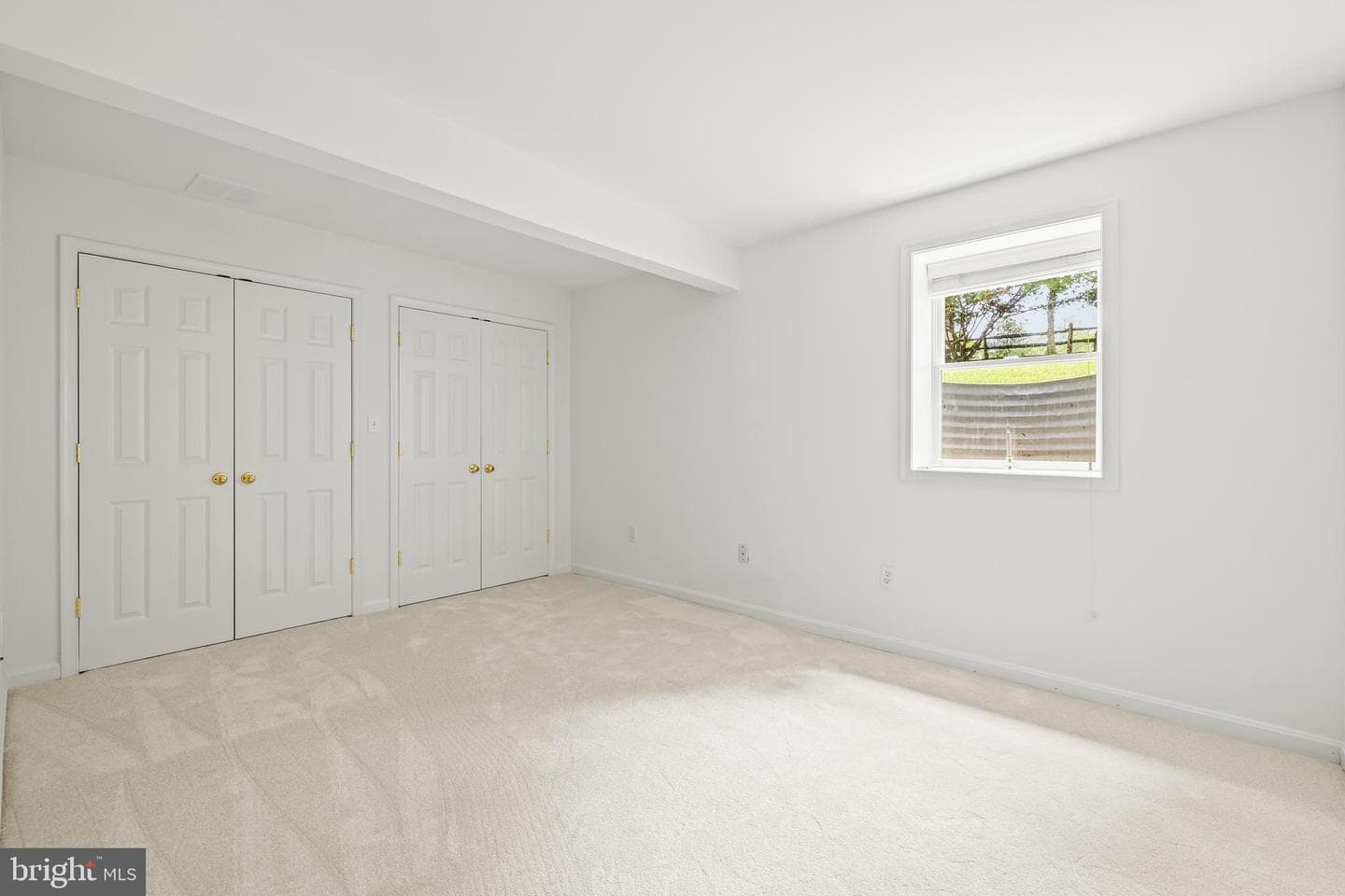 543 Allegheny Avenue photo 60