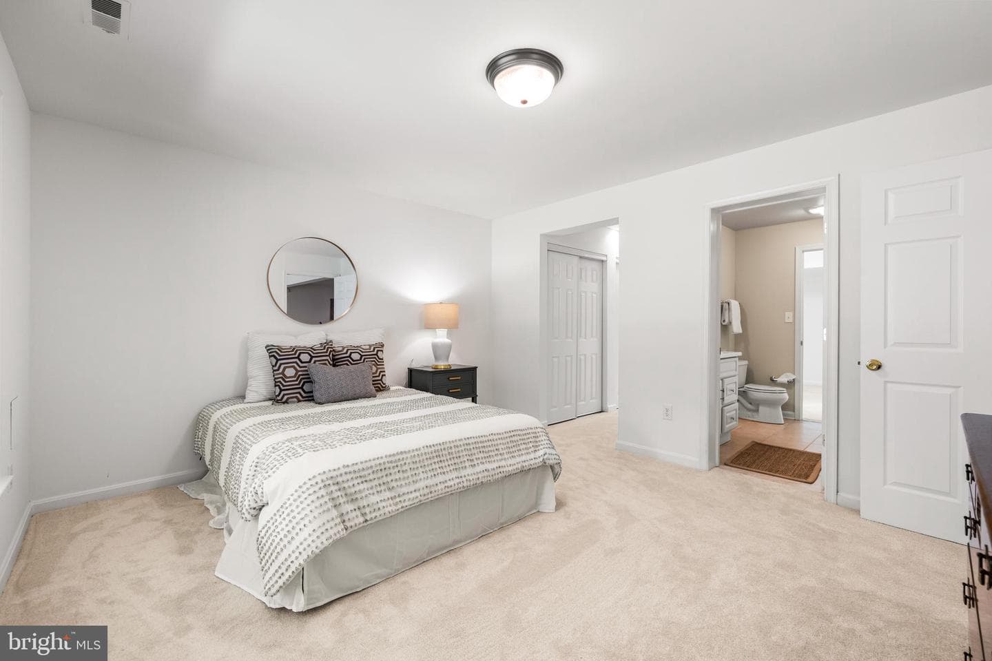 543 Allegheny Avenue photo 65