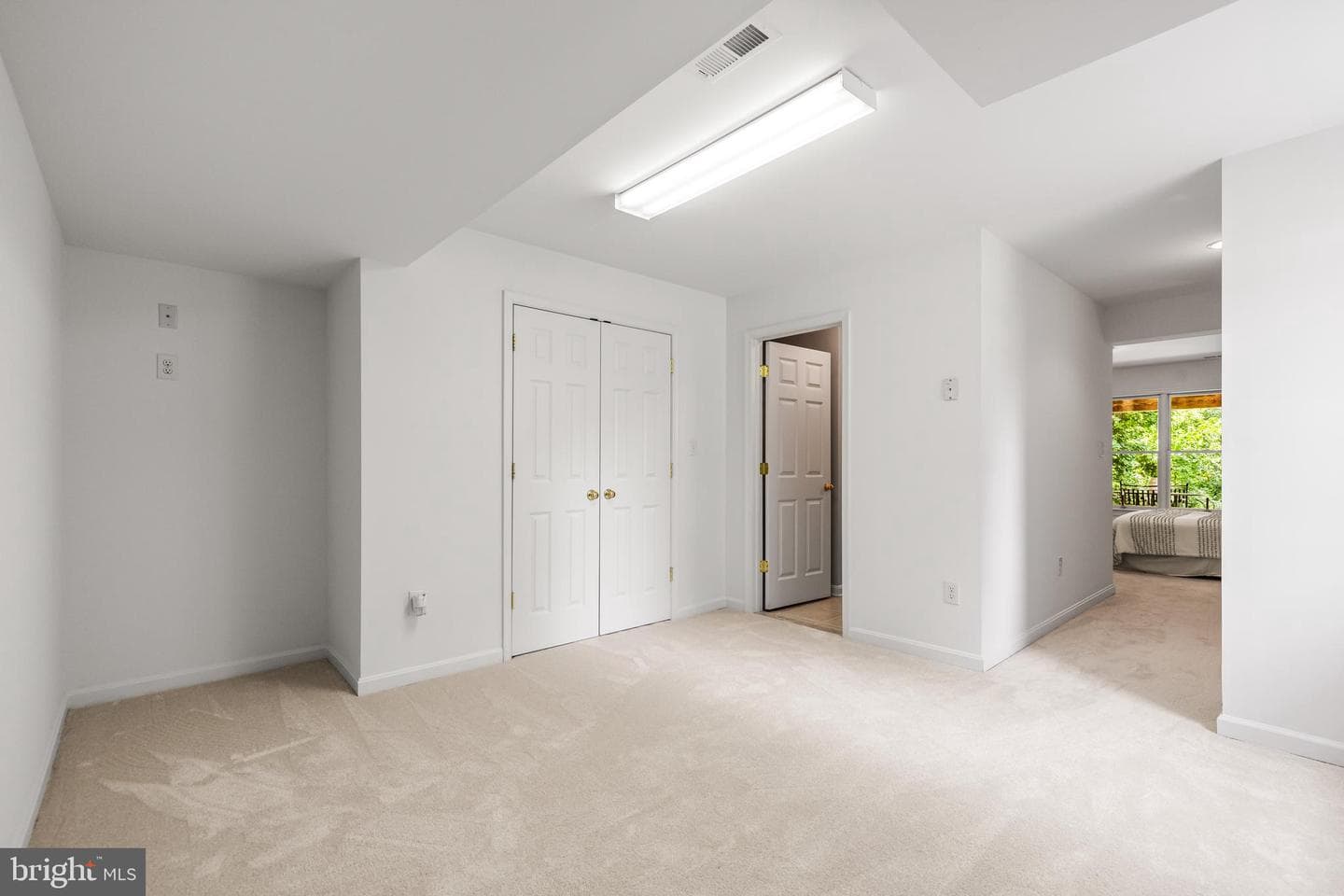 543 Allegheny Avenue photo 67