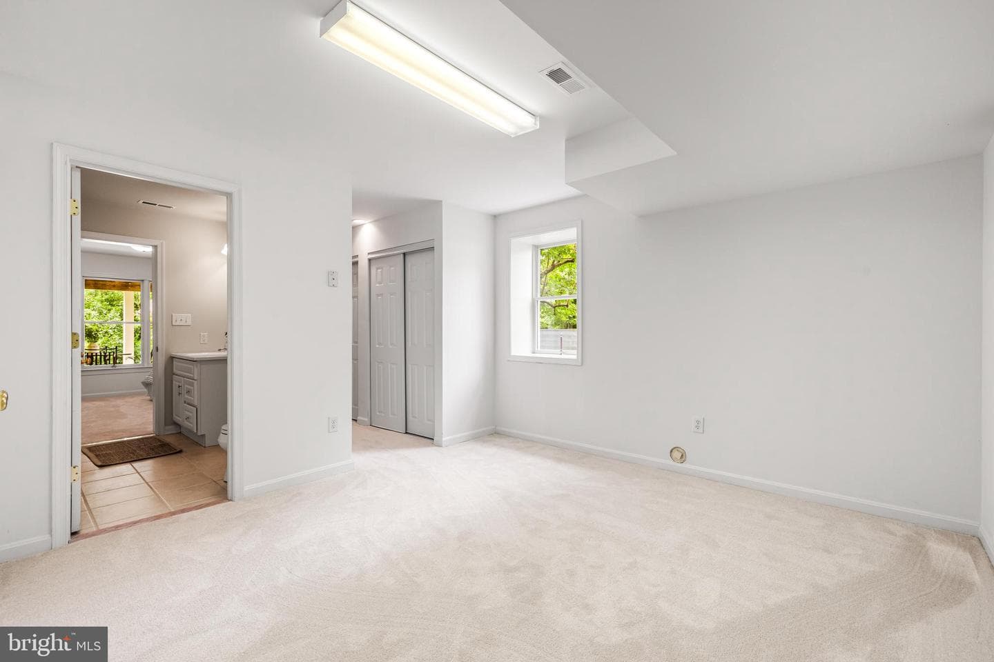 543 Allegheny Avenue photo 68