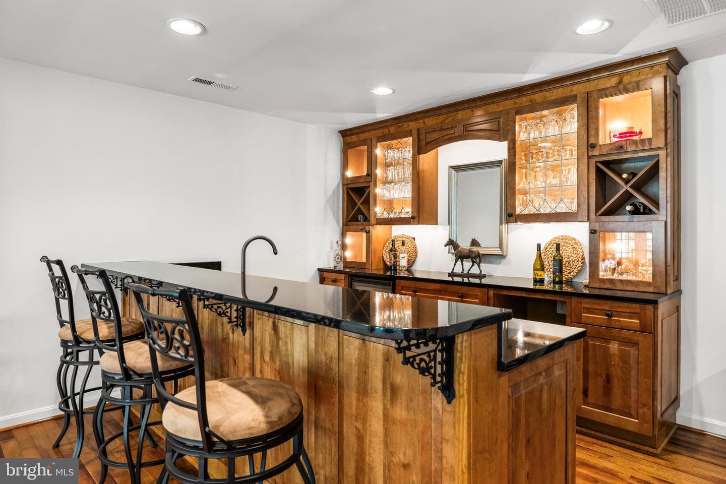 543 Allegheny Avenue photo 79