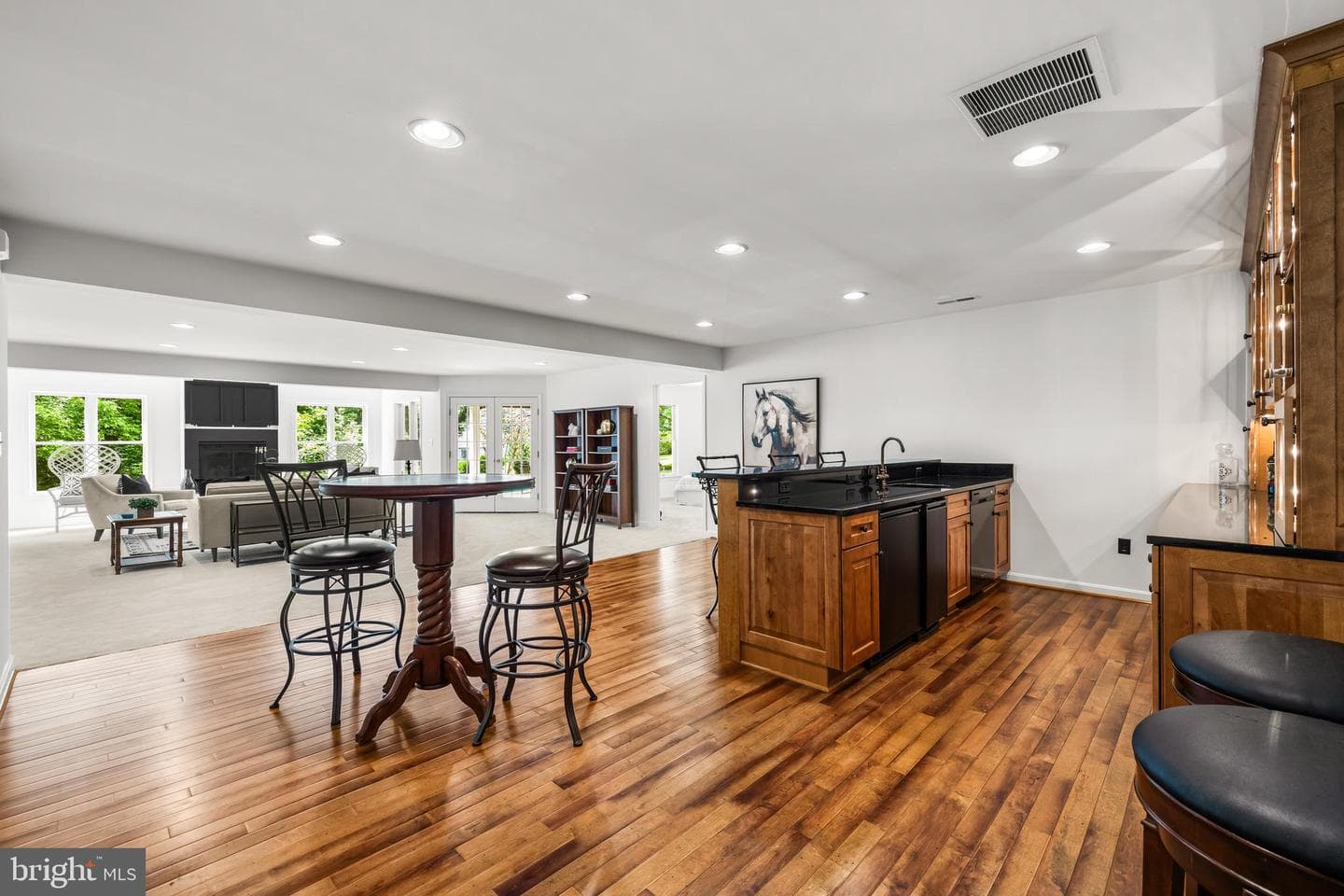 543 Allegheny Avenue photo 82