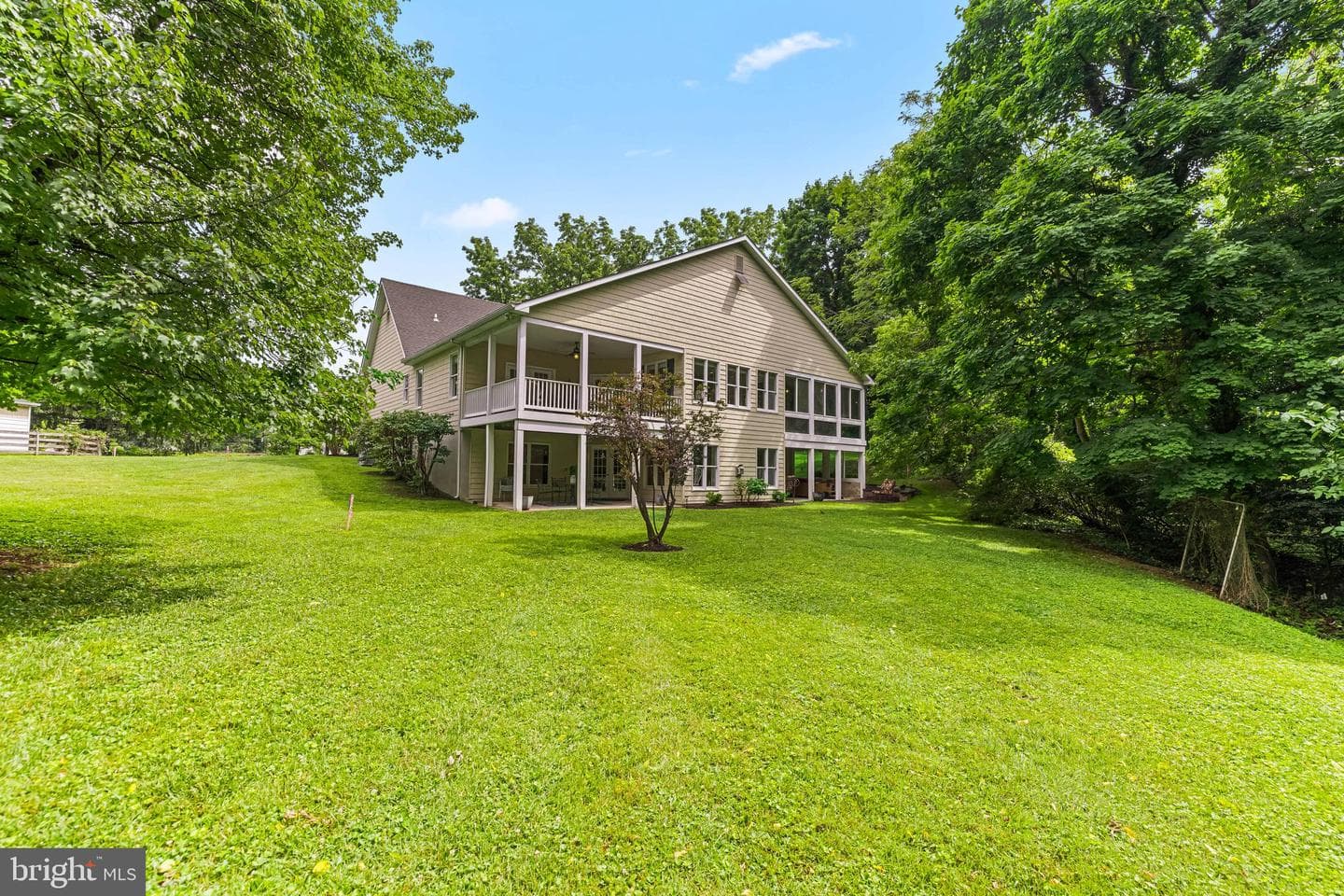 543 Allegheny Avenue photo 84