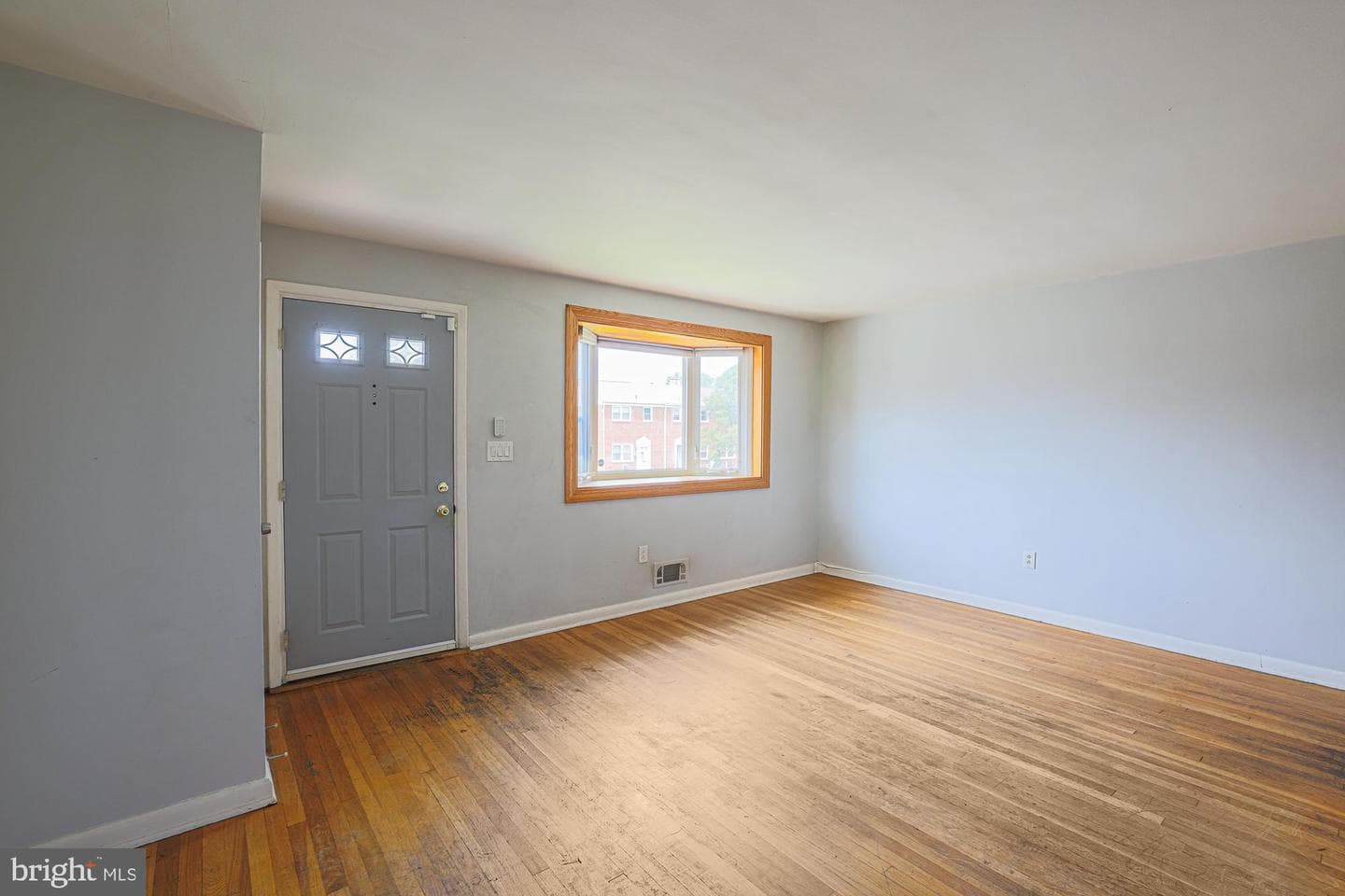 8529 Harris photo 8