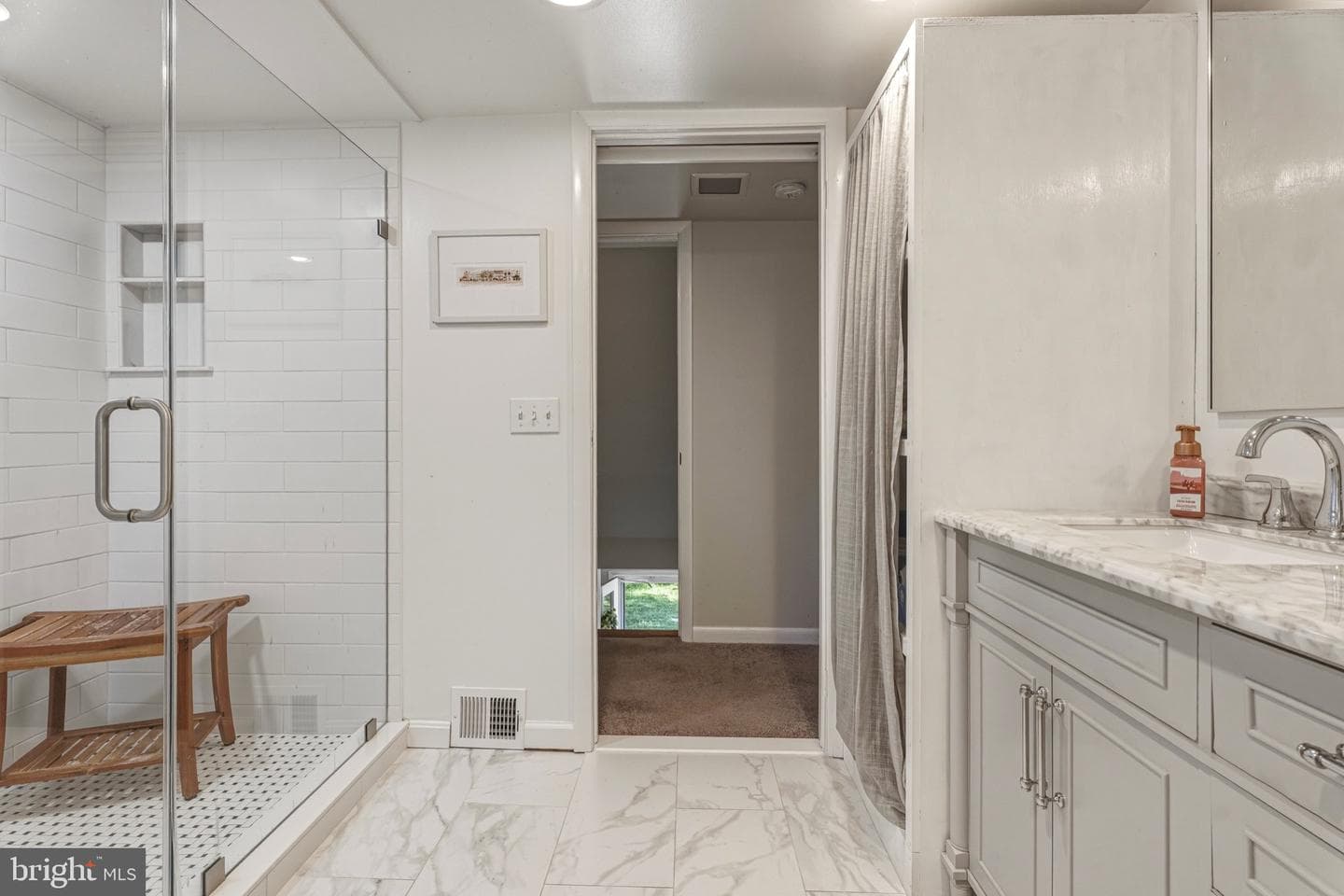 1102 Greenway Road photo 5