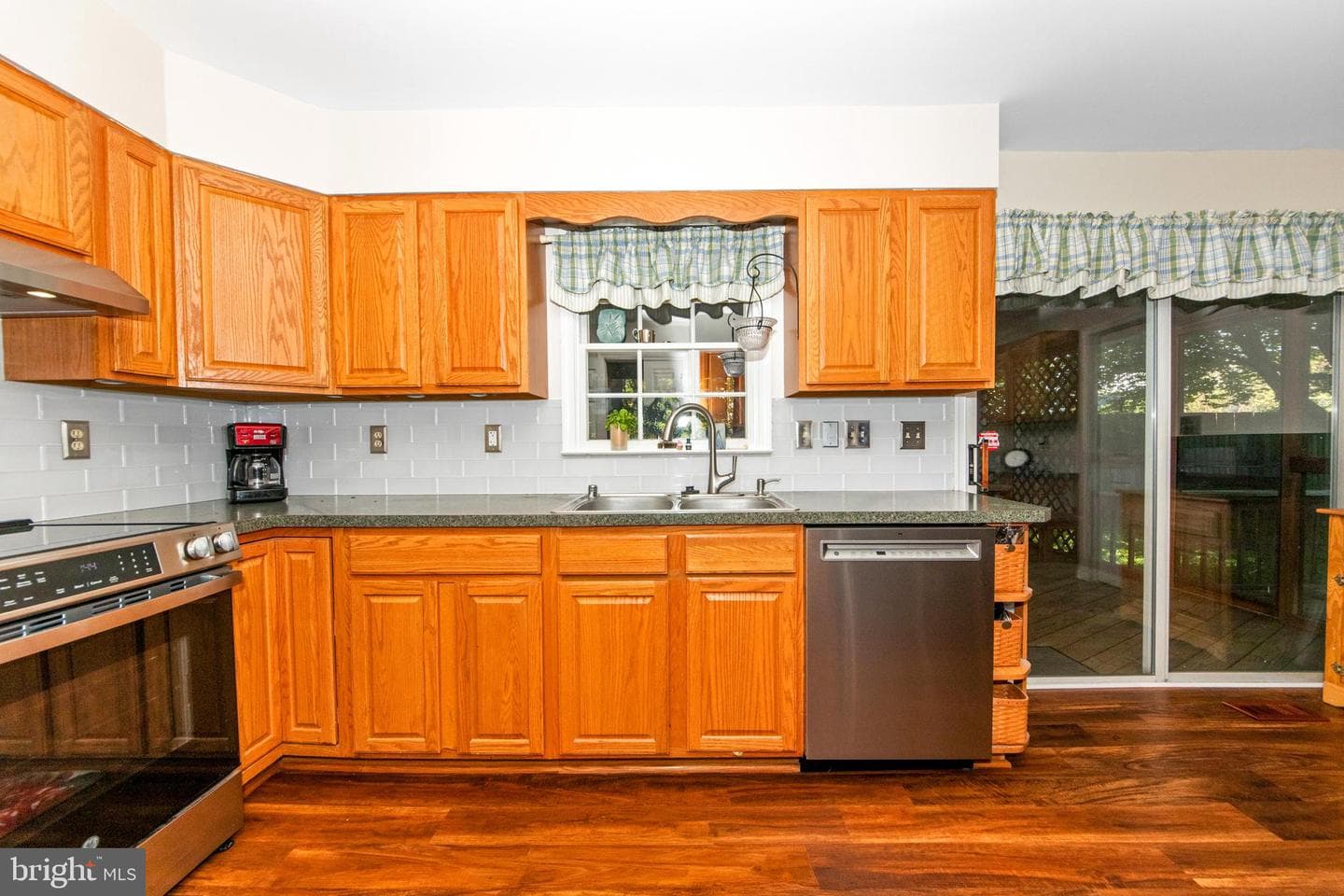 104 3rd Avenue photo 5