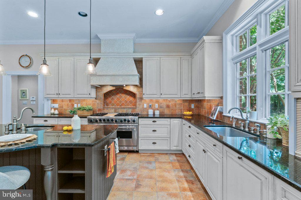 2605 Chestnut Woods Court photo 9