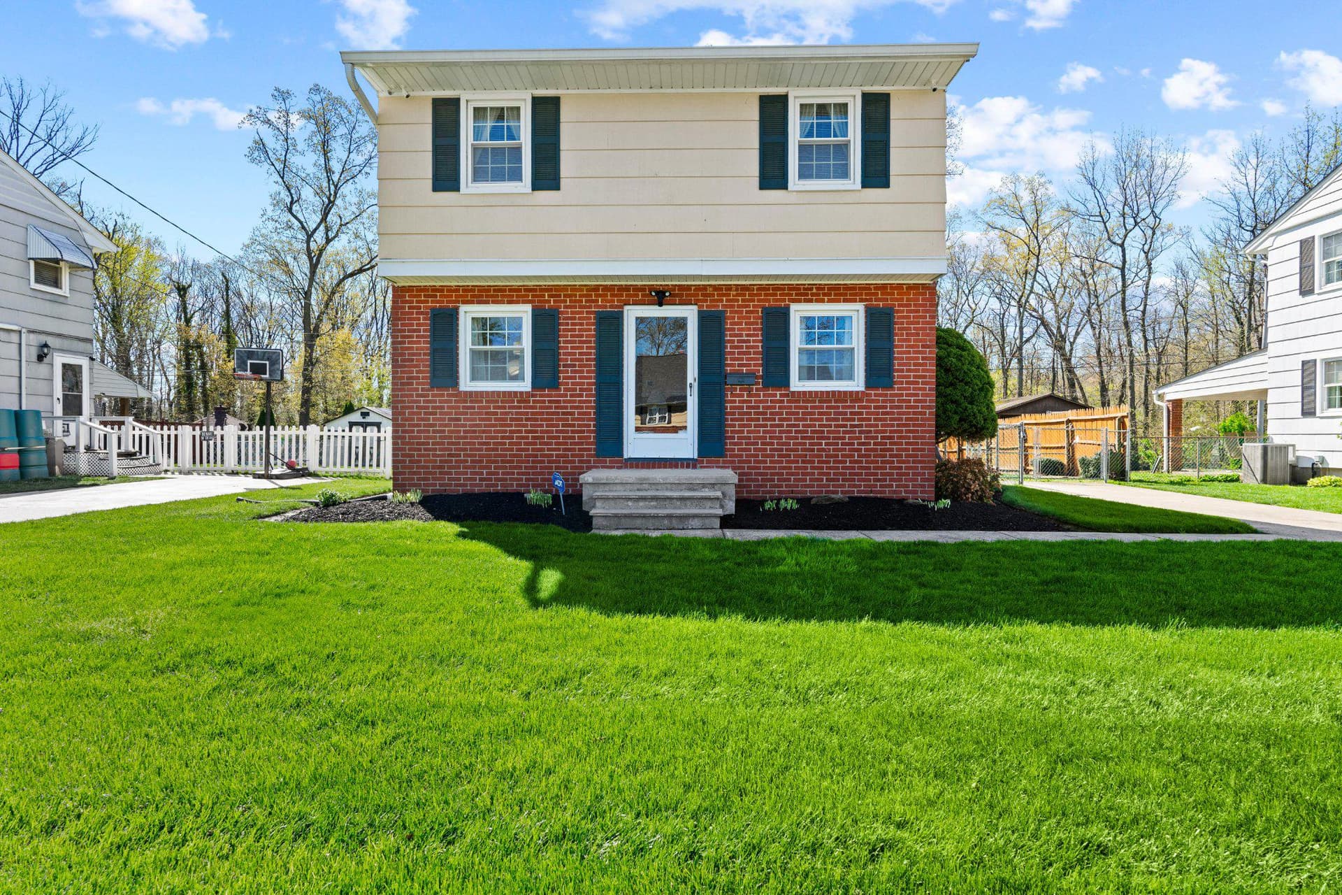 945 Homberg Ave, Essex