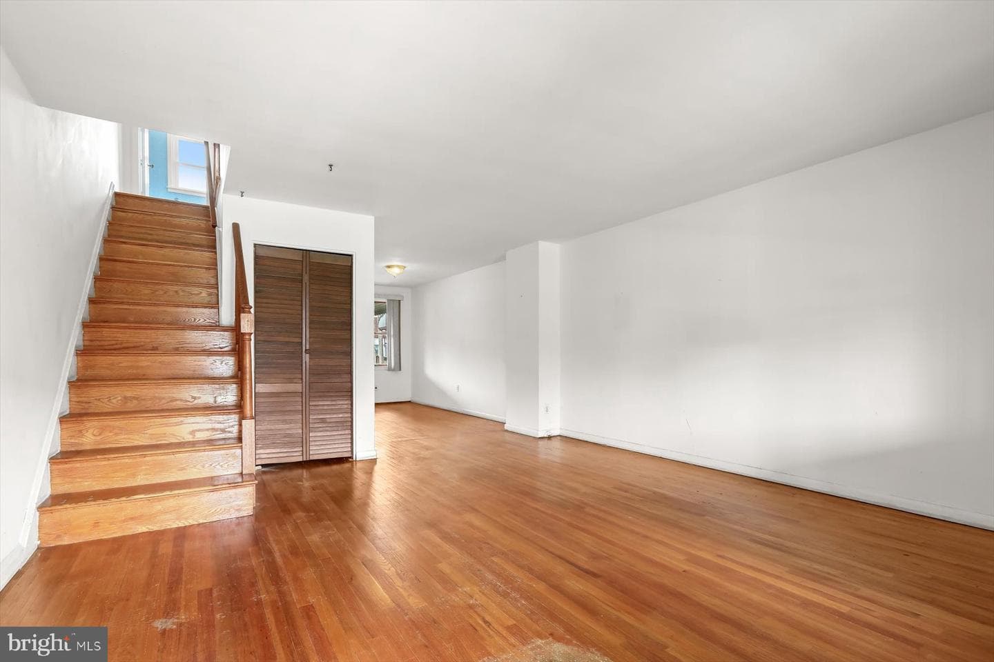 2112 Graythorn Road photo 4