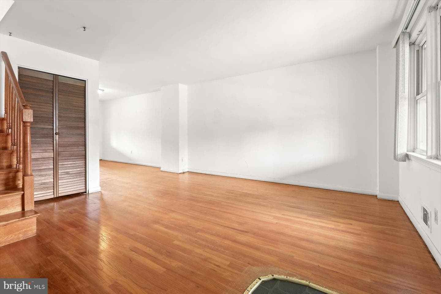 2112 Graythorn Road photo 6