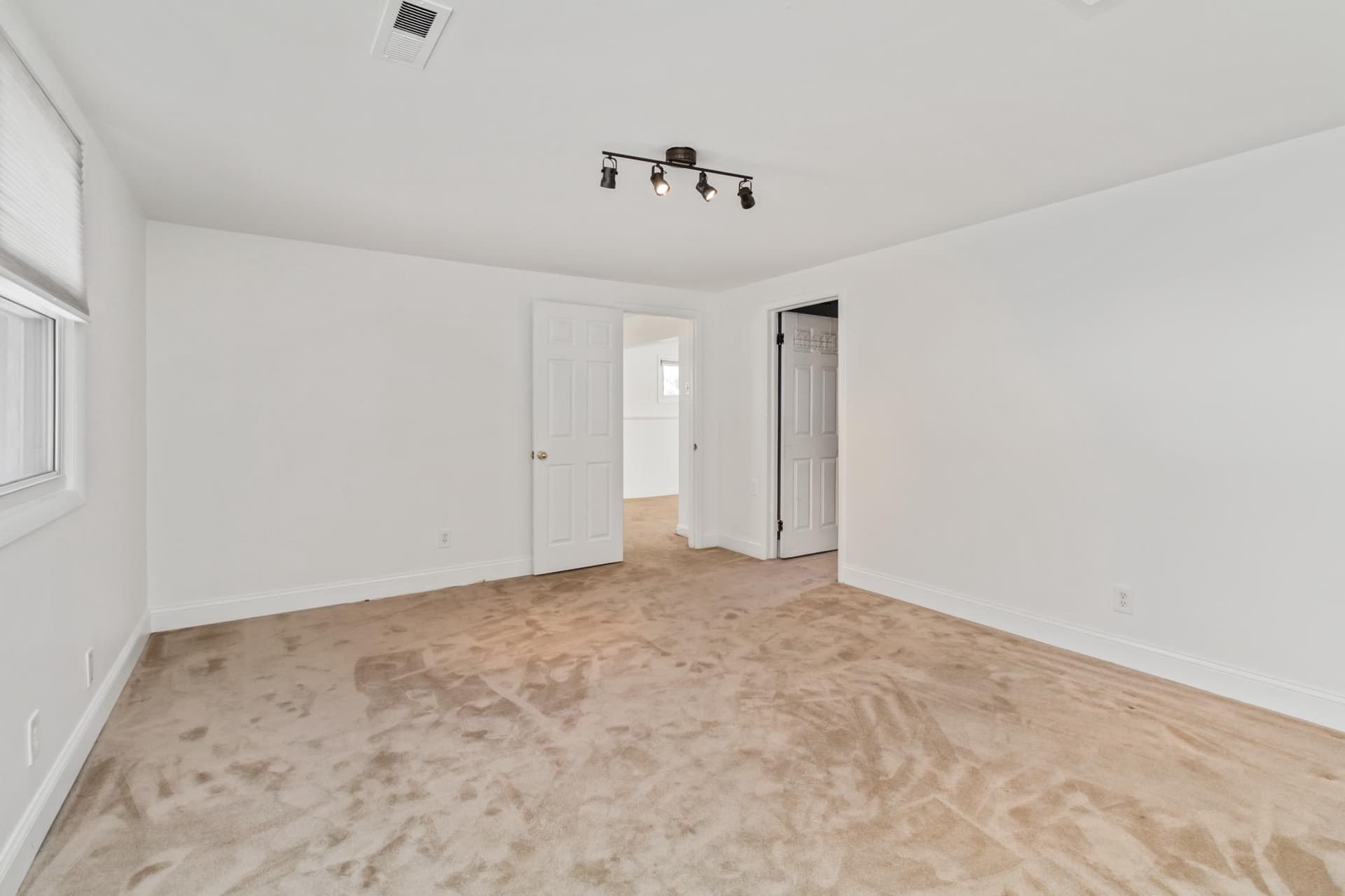 7206 N Charles Street N photo 45