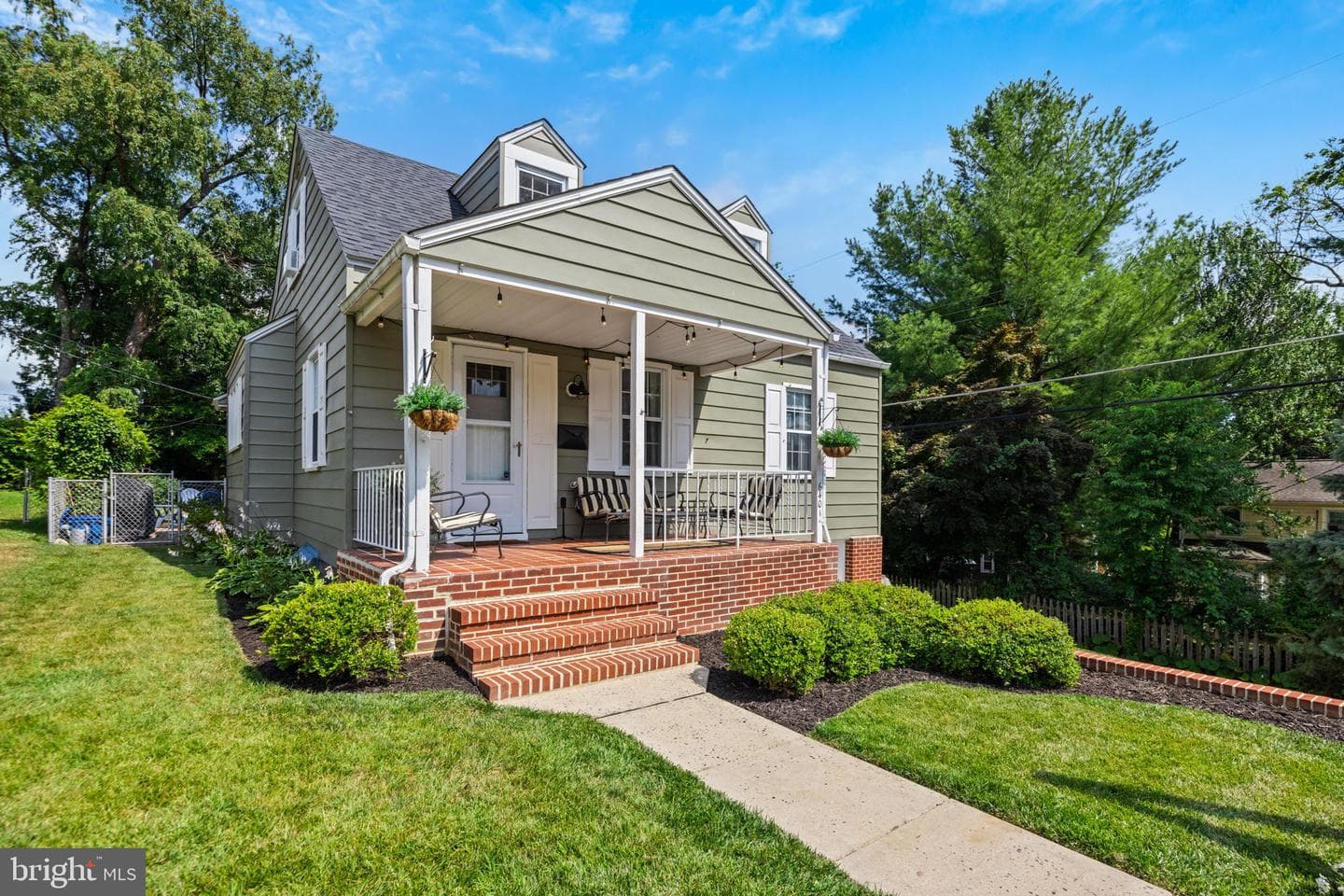 6401 Sharon, Idlewylde