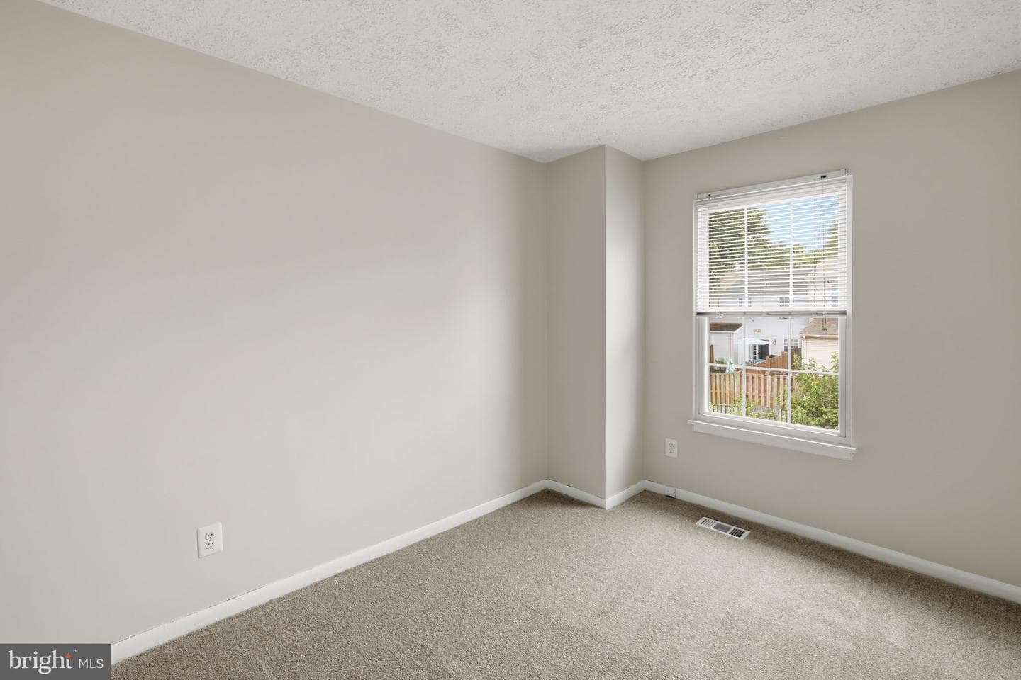8 London Perry Court photo 14