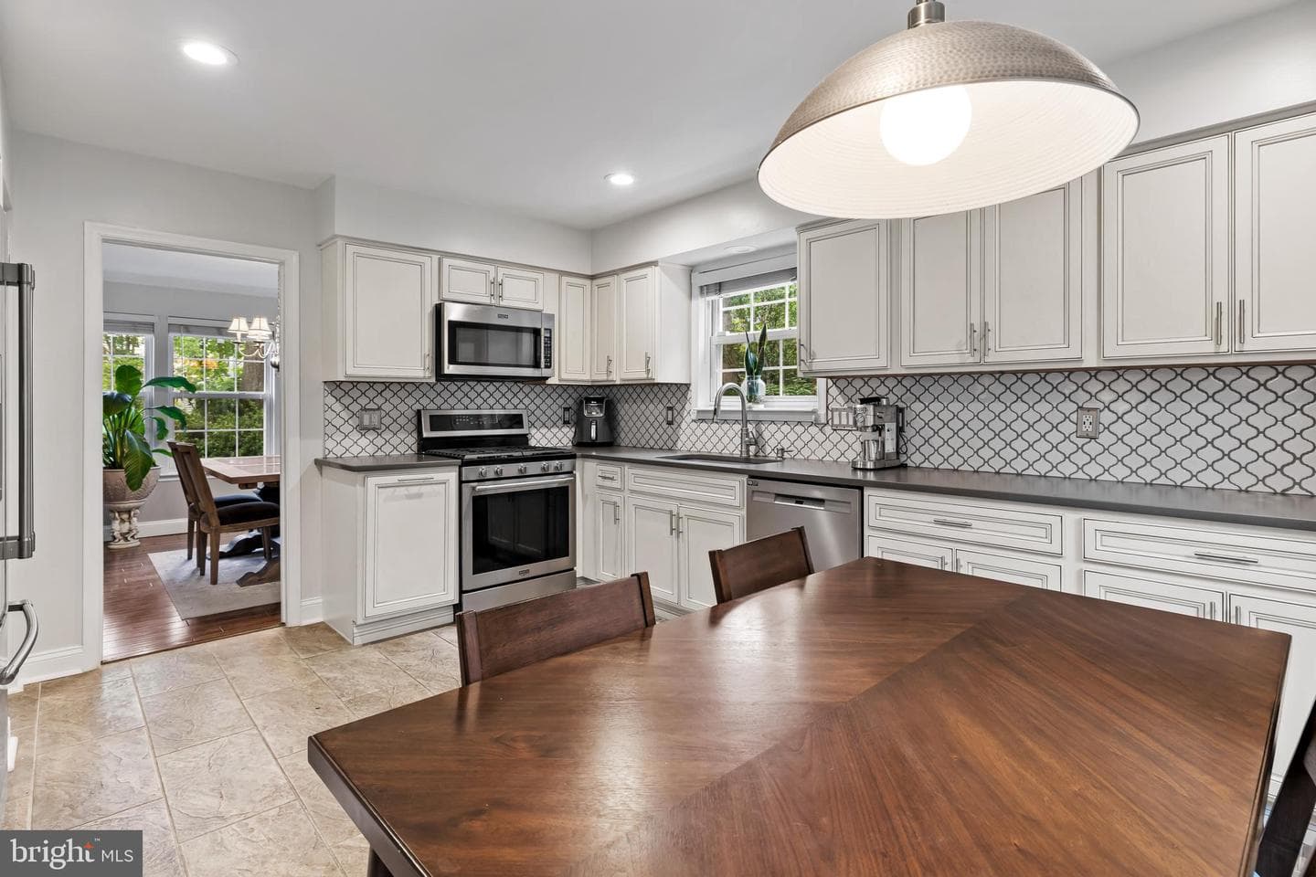 1101 Saint Albans Road photo 11