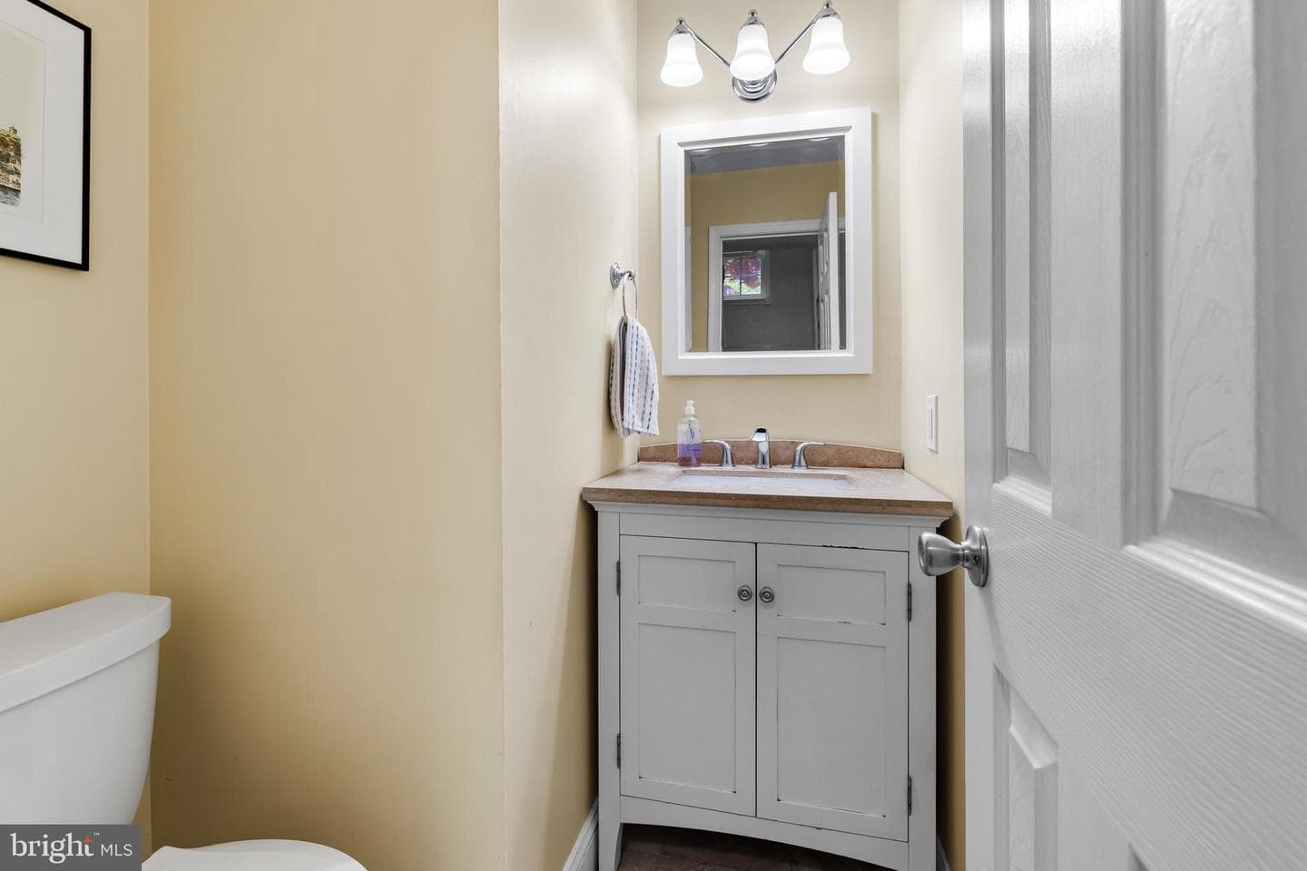 1101 Saint Albans Road photo 17