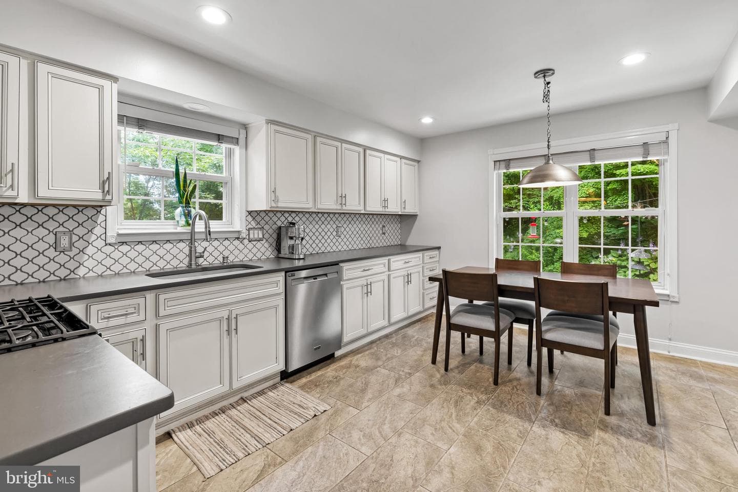 1101 Saint Albans Road photo 9