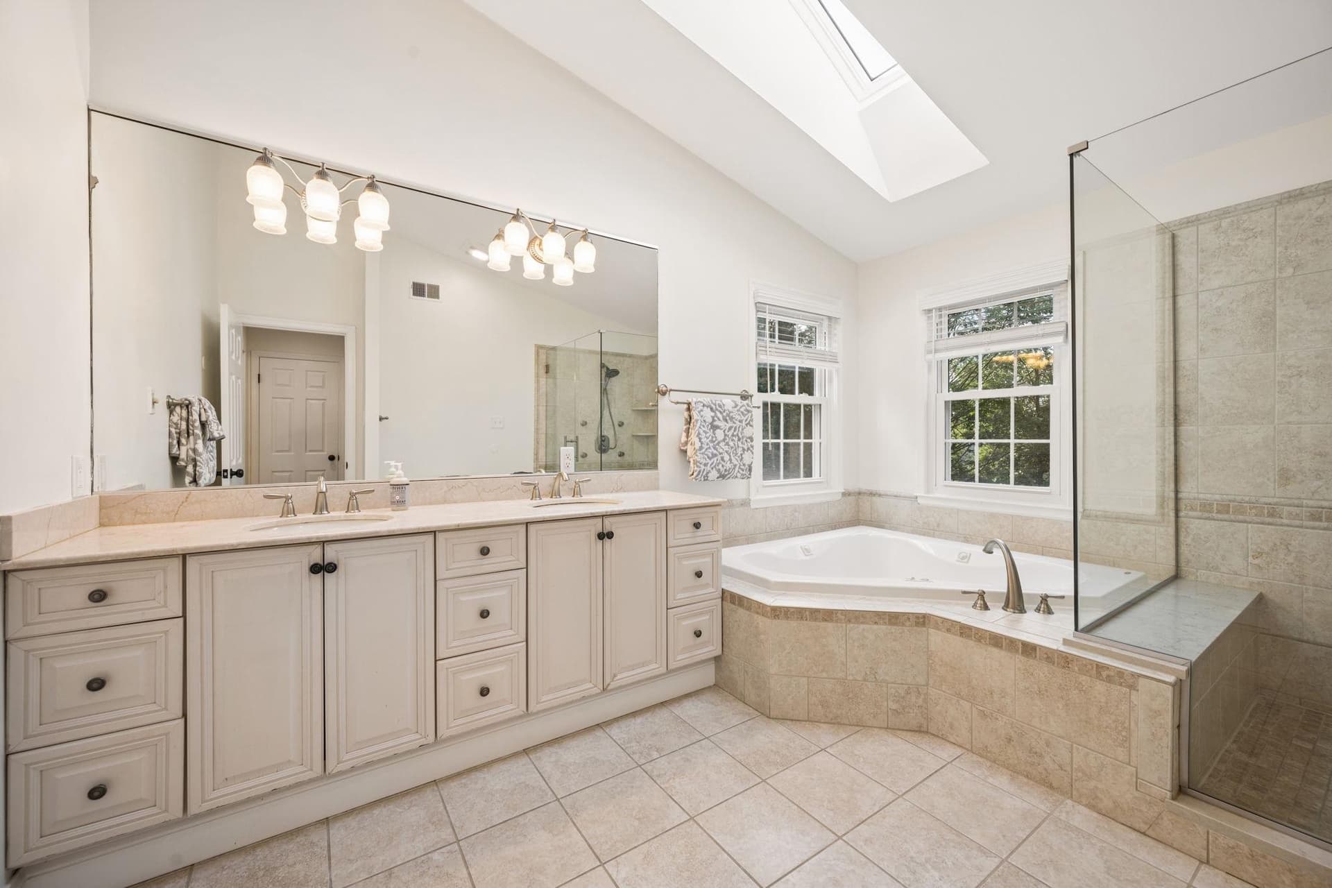 607 Oak Farm Court photo 15
