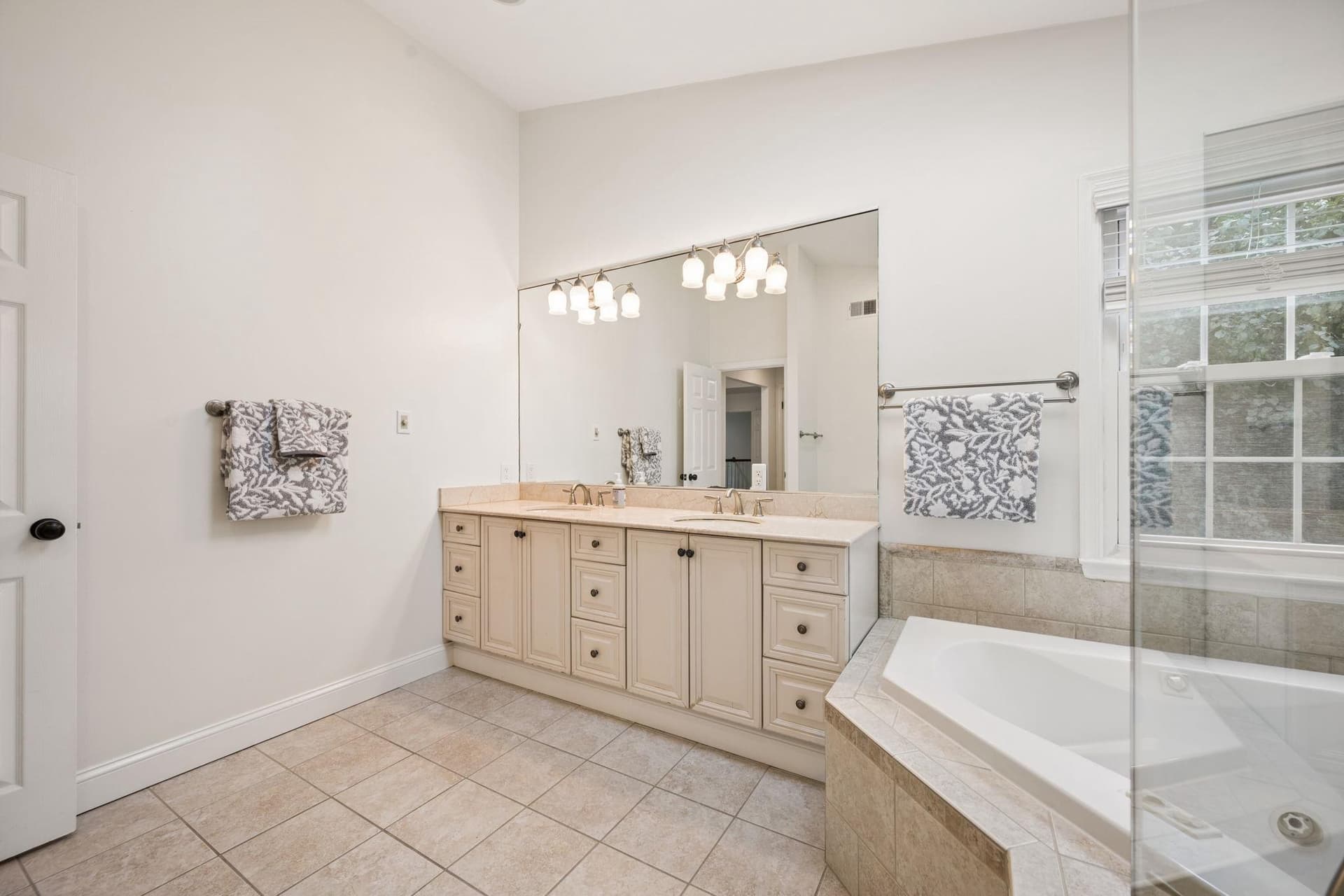 607 Oak Farm Court photo 41