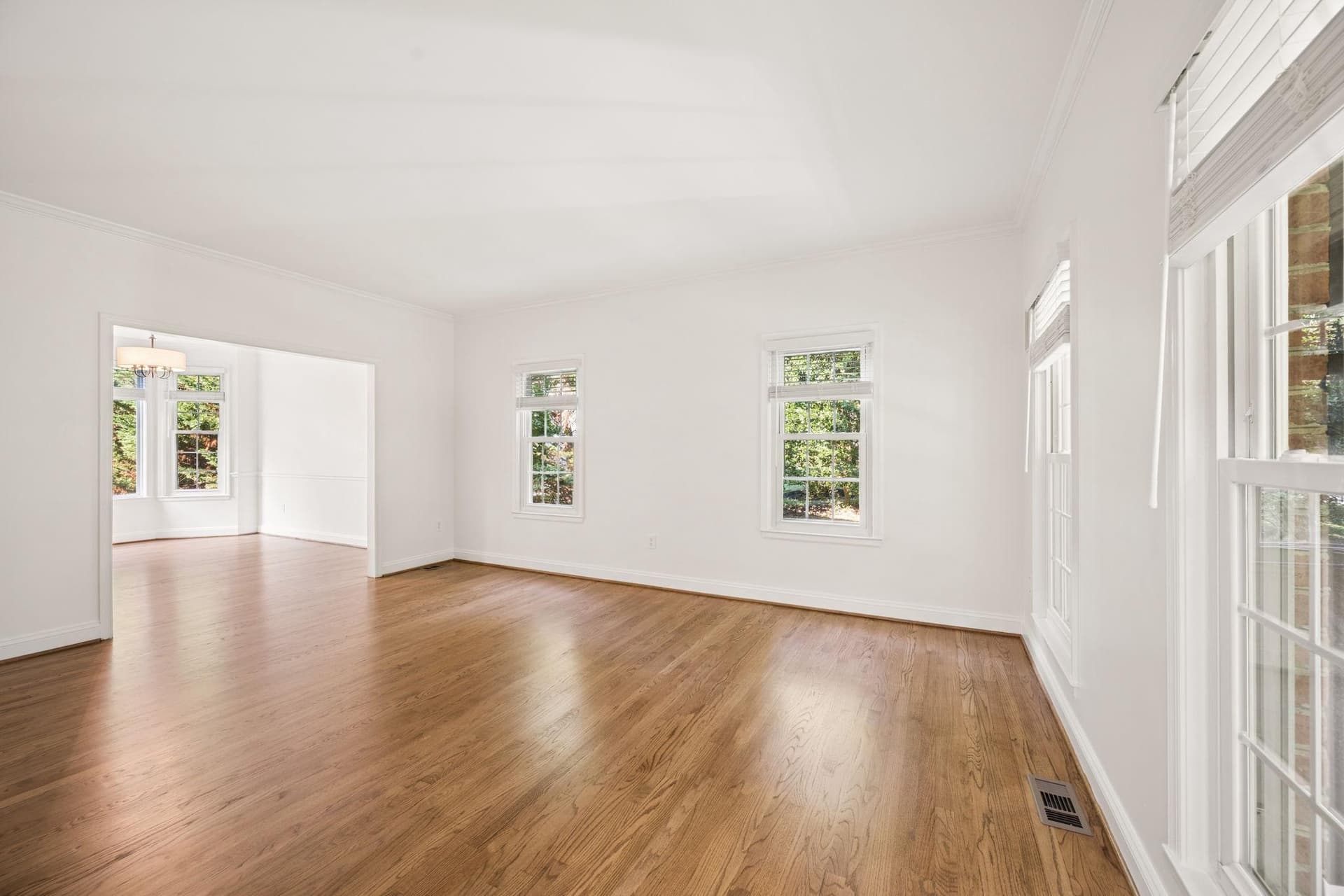 607 Oak Farm Court photo 7