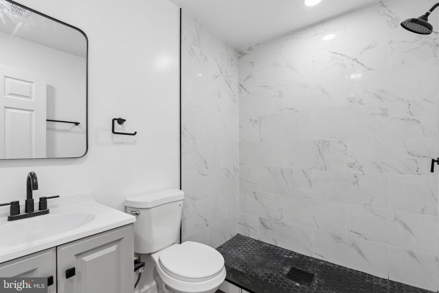 111 Oak Street photo 16