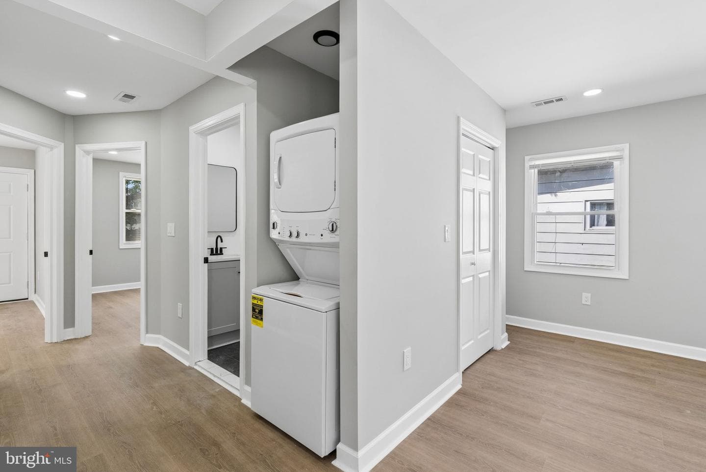 111 Oak Street photo 17