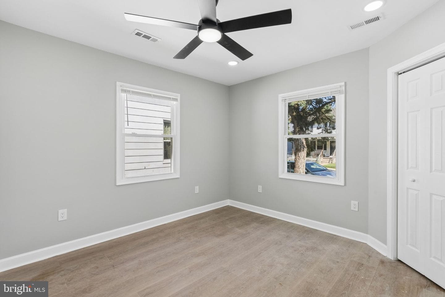111 Oak Street photo 19